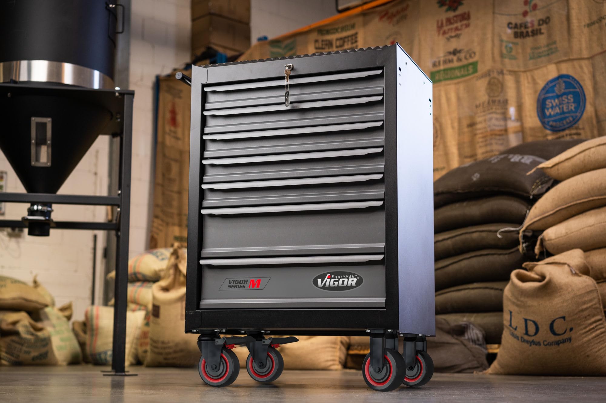 ViGOR servante d'atelier Series M avec assortiment de 256 pièces V2379N, 7 tiroirs, tapis mousse, capacité de charge 400 kg, avec pinces, tournevis,verrouillable, 681 x 460 x 1016 mm'.