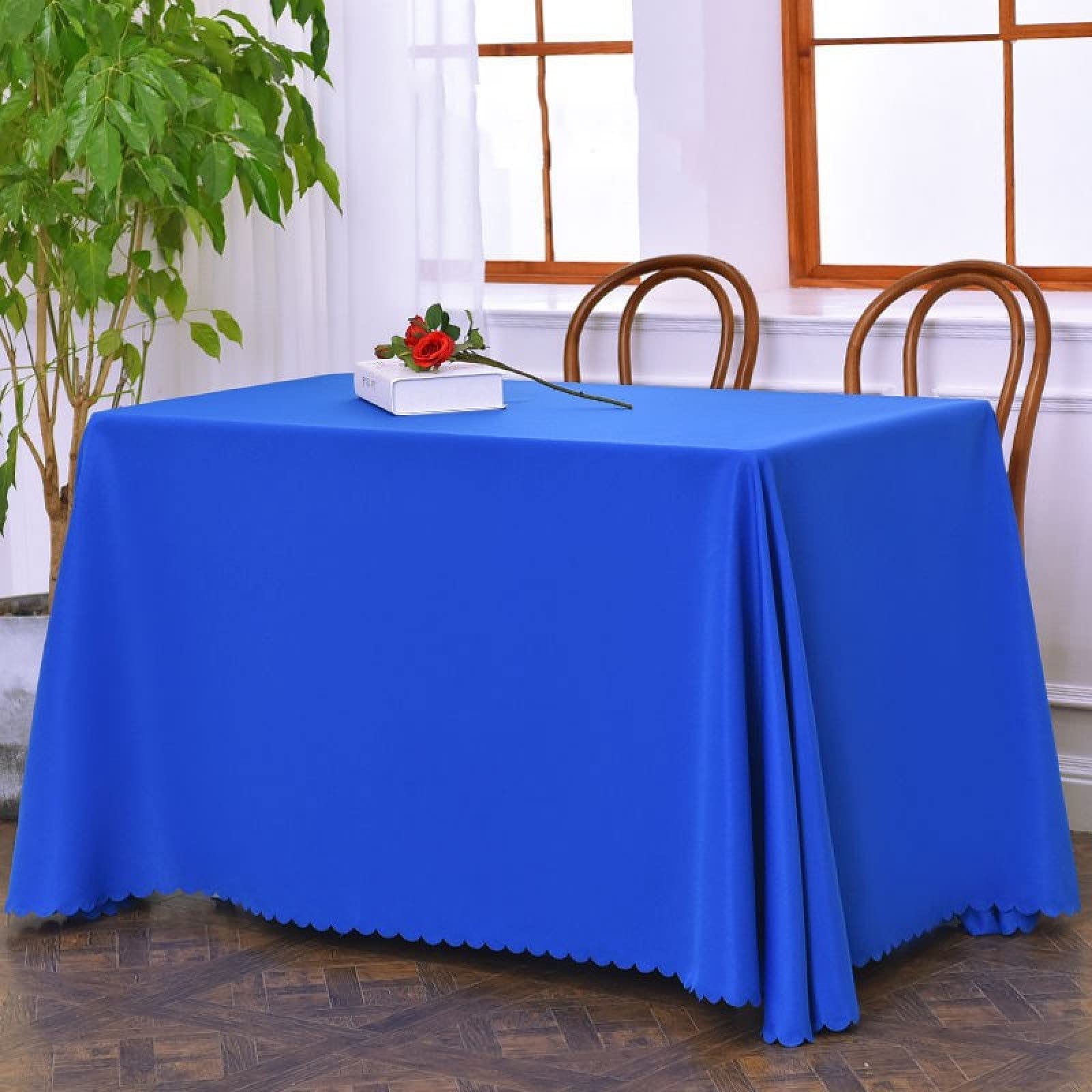 Nappe de table bleu lavable 180 x 240 cm pour repas de famille chaleureux