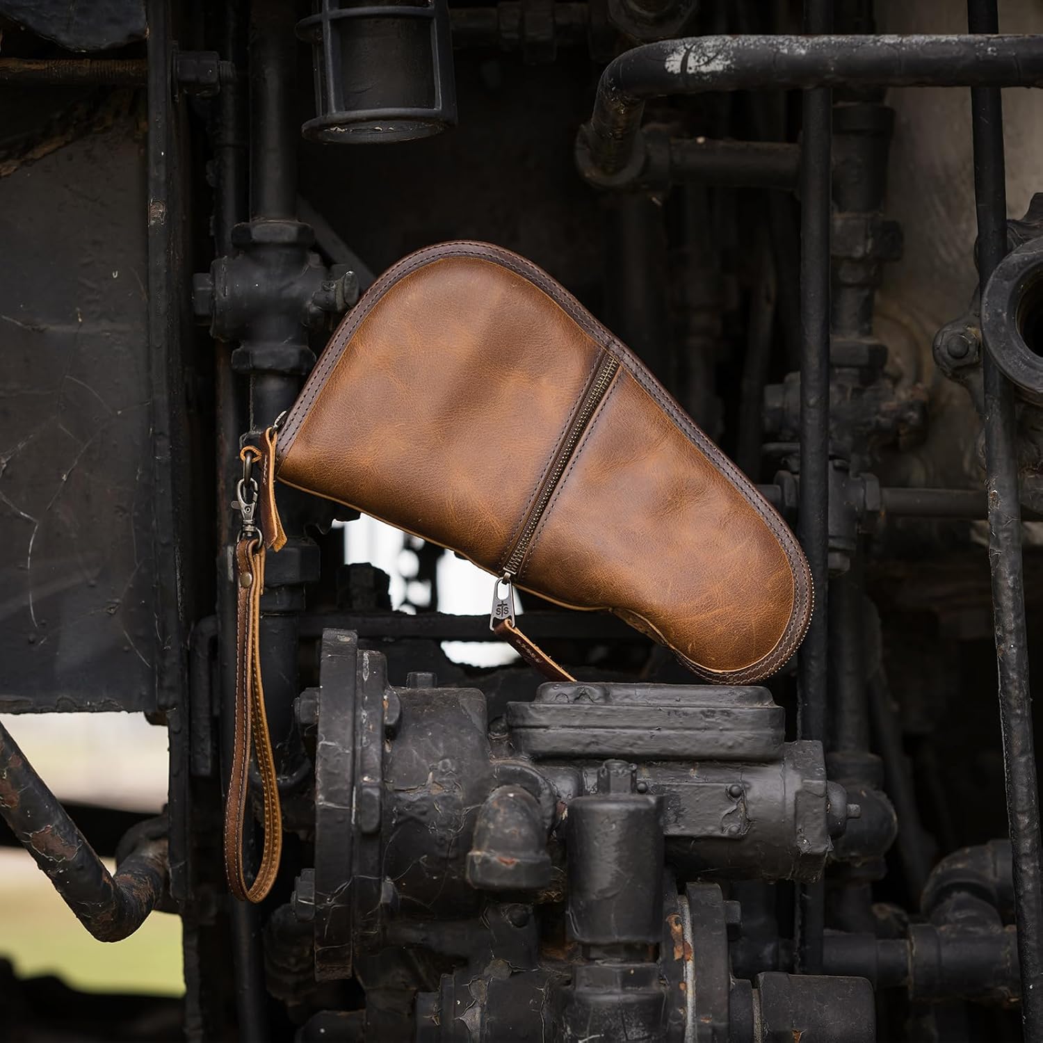 STS Ranchwear Tucson Pistol Case, Durable Genuine Full Grain Waxed Leather Padded Hunting Range Shooting Pistol Concealed Carry Storage Pouch w/Zip Around Closure, Pockets & Wrist Strap, STS34295