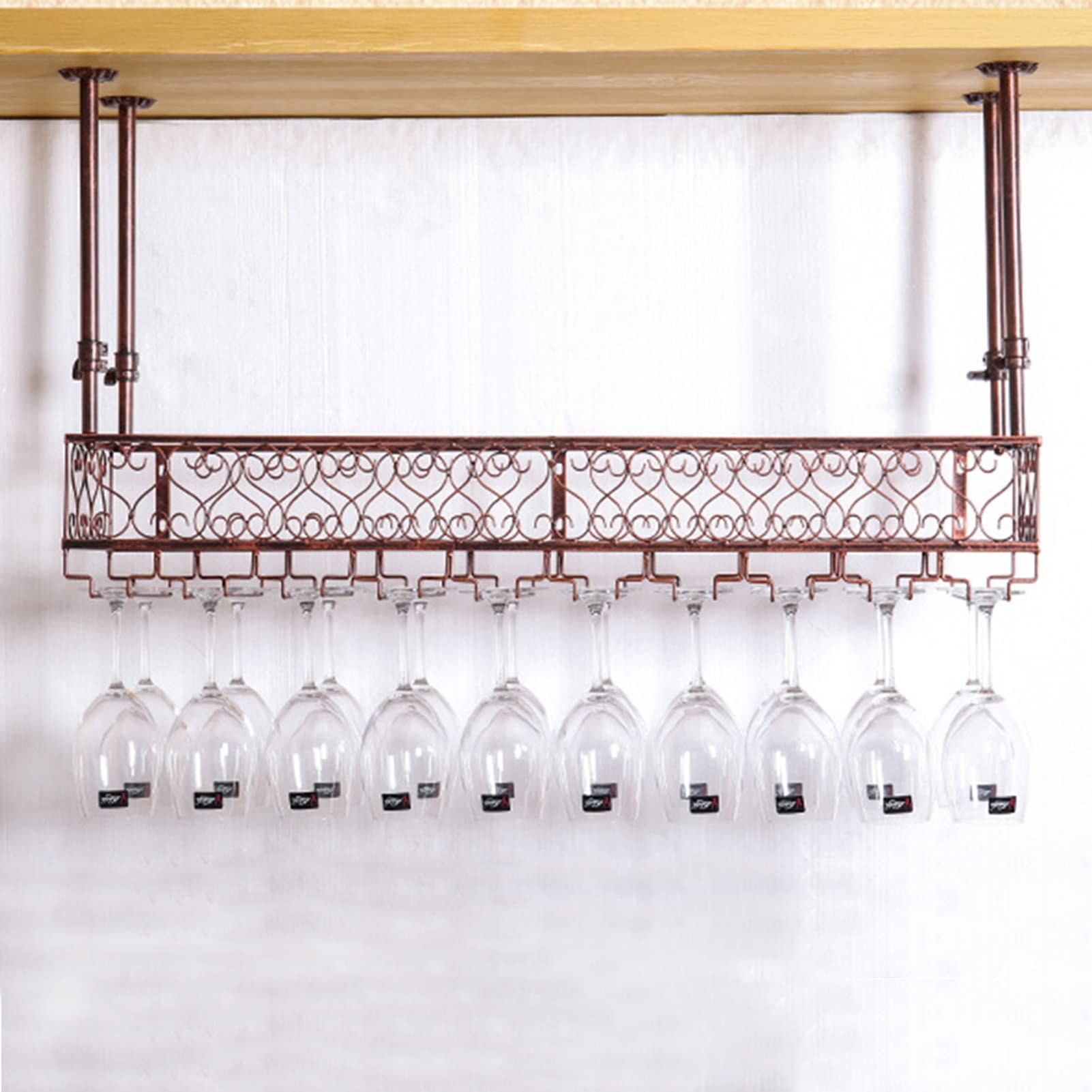 Porte-verres à pied suspendu pour optimiser l'espace de la cuisine
