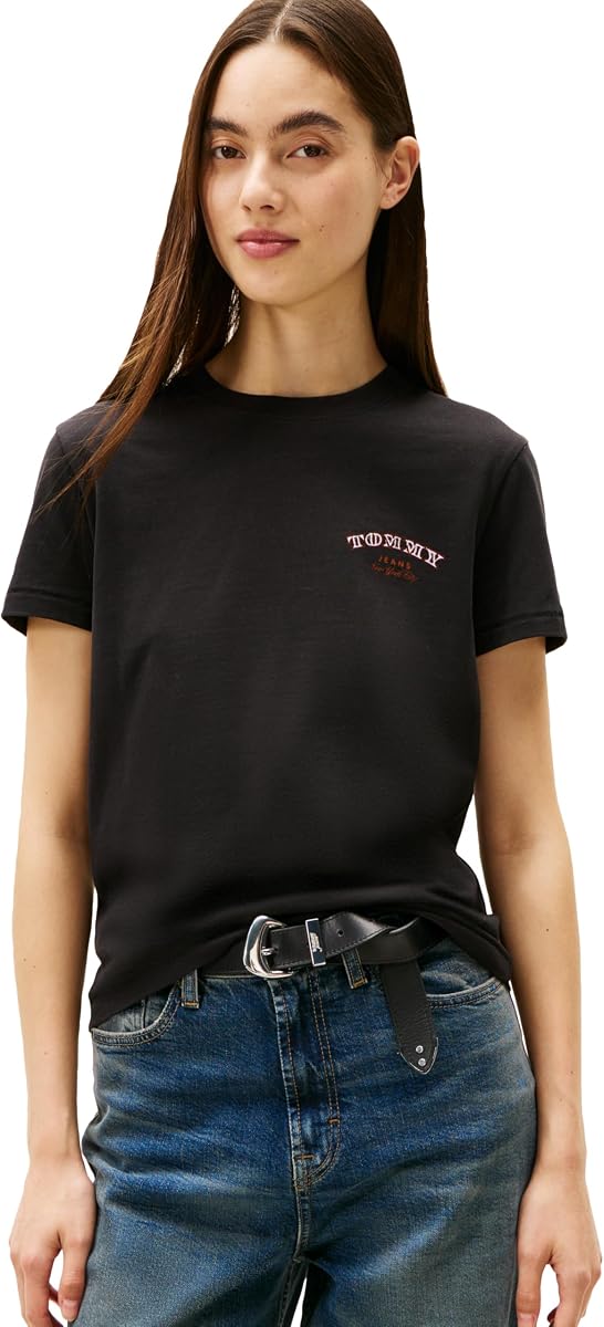Tommy Jeans Camiseta gráfica de algodón de manga corta para mujer con gráfico impreso en la espalda apilada