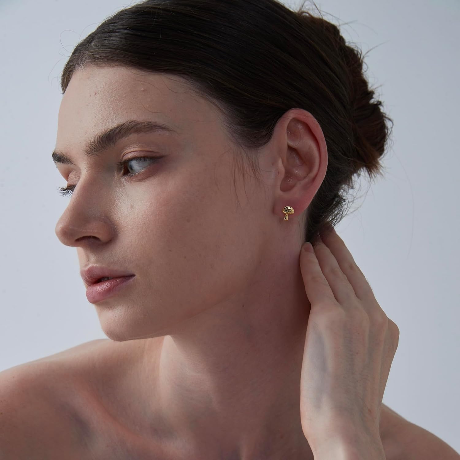PERIMADE Cute Tiny Mushroom Stud Earring for Women, Dainty 18K Gold Plated Small Mushroom Earrings Hypoallergenic Solid 925 Sterling Silver Studs Non Tarnish Birthday Friendship Jewelry Gift