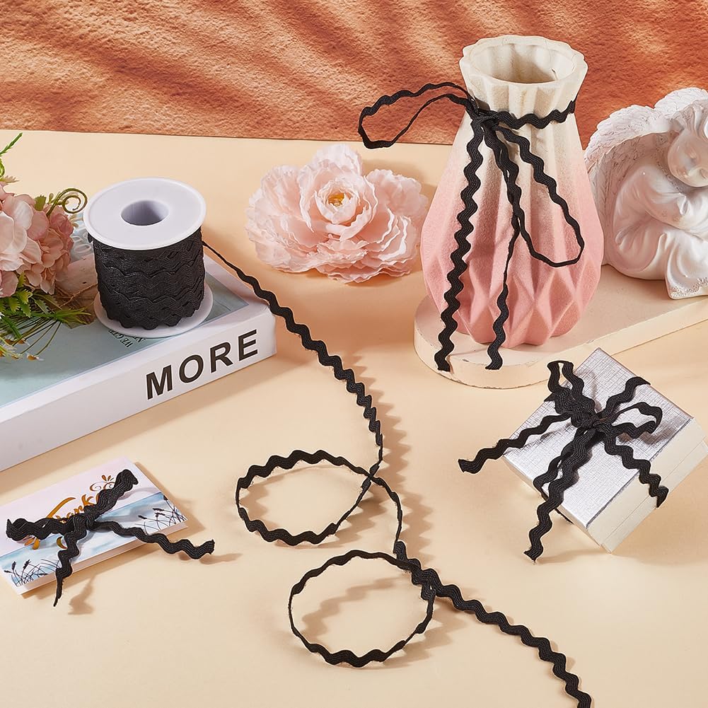 GORGECRAFT 25 Yards Rick Rack Trim 3/8 Inch Black Sewing RIC Rac Ribbon Christmas Zig Zag Wave Bending Lace Trim S Shaped Lace Ribbon Woven Braided Fabric with Spool for DIY Crafts Wedding Dress