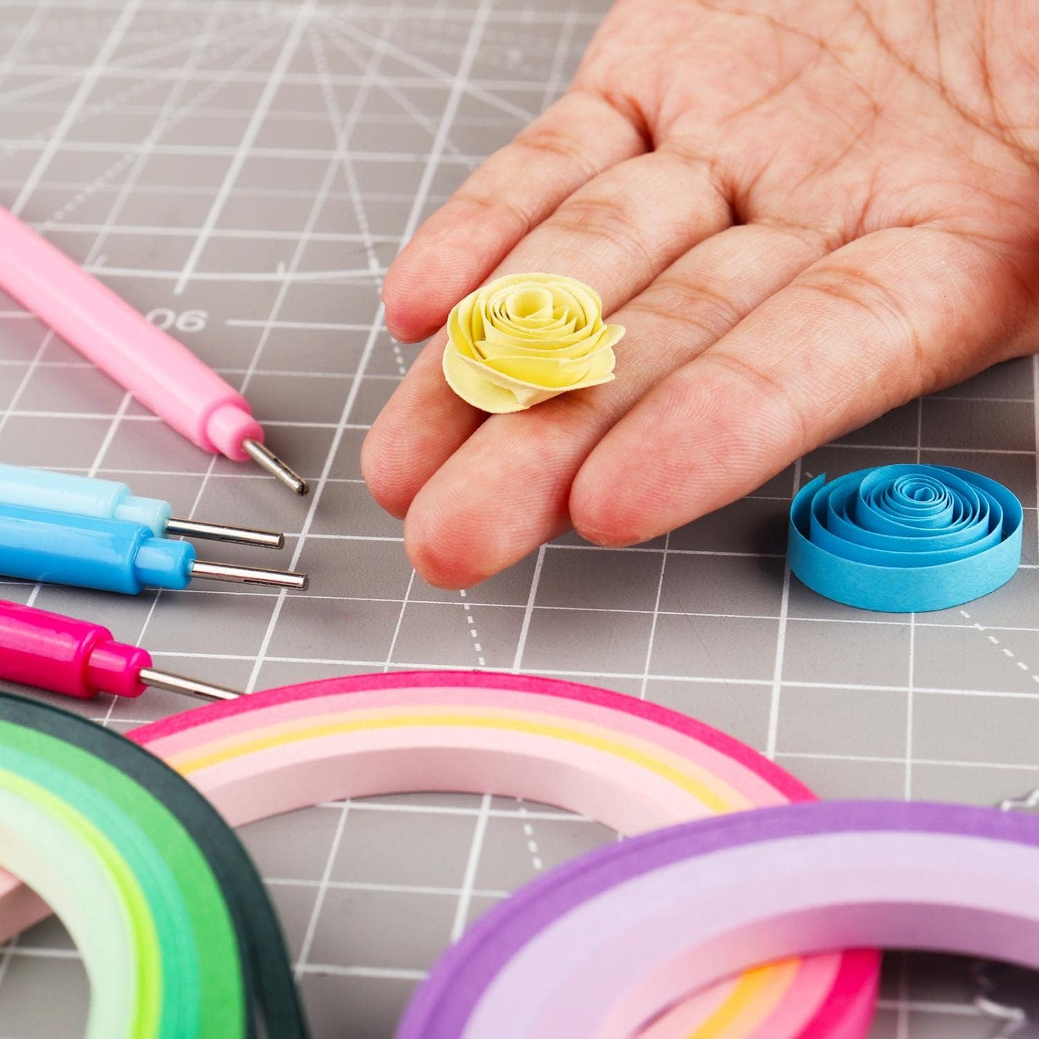 904PCS/10Set Paper Quilling Strips Set, 9 Colors Paper Quilling Paper and 4Colors Quilling Tools for Decorating Cards, Gift Bags, Picture Frames and Scrapbooking Width 5mm Length 39cm