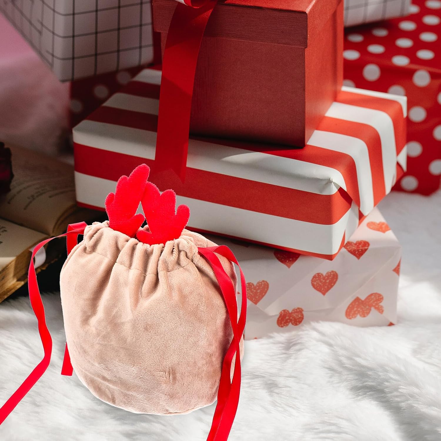 JEWEDECO 20pcs Christmas Deer Antler Drawstring Candy Bags Velvet Party Favor Pouches Red and Khaki Holiday Wrap for Xmas Celebration