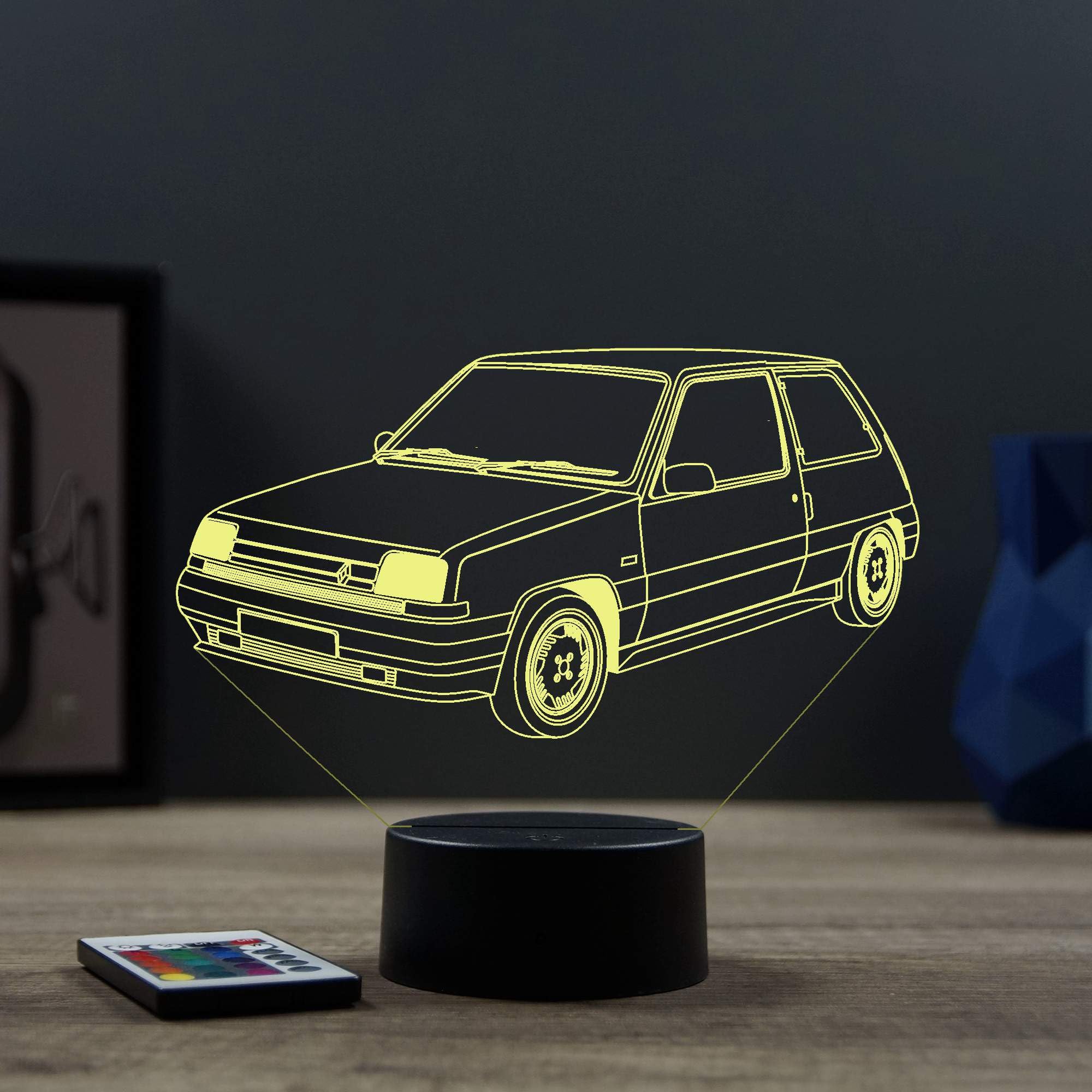 Lampe LED 3D Renault Super 5 GT Turbo Personnalisée Prénom – Veilleuse 16 Couleurs + Télécommande – Cadeau Passion Voiture Ancienne & Youngtimer – Fabrication Française Artisanale