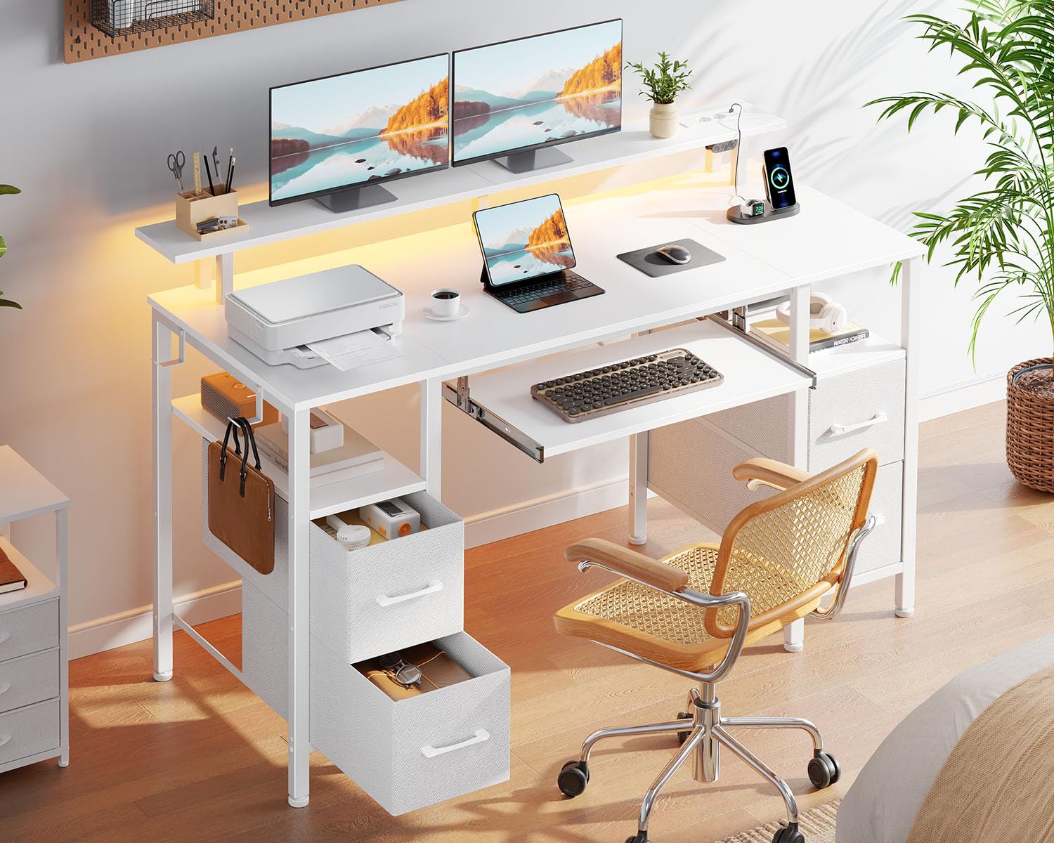 Seventable Bureau Gaming 120 cm avec Intégrée, LED RGB, Bureau avec Rangement et 4 Tiroirs en Tissu, Plateau Clavier Ergonomique et Support Écran, Blanc