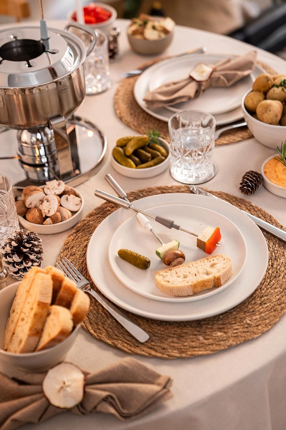 RÖSLE Set de Fondue pour 6 Personnes – Chaudron à Fondue en Acier Inoxydable de 20 cm avec Couvercle en Verre, brûleur à gaz 1000W, réchaud Pliable et Accessoires pour Fondue, Parfait pour Fondue au