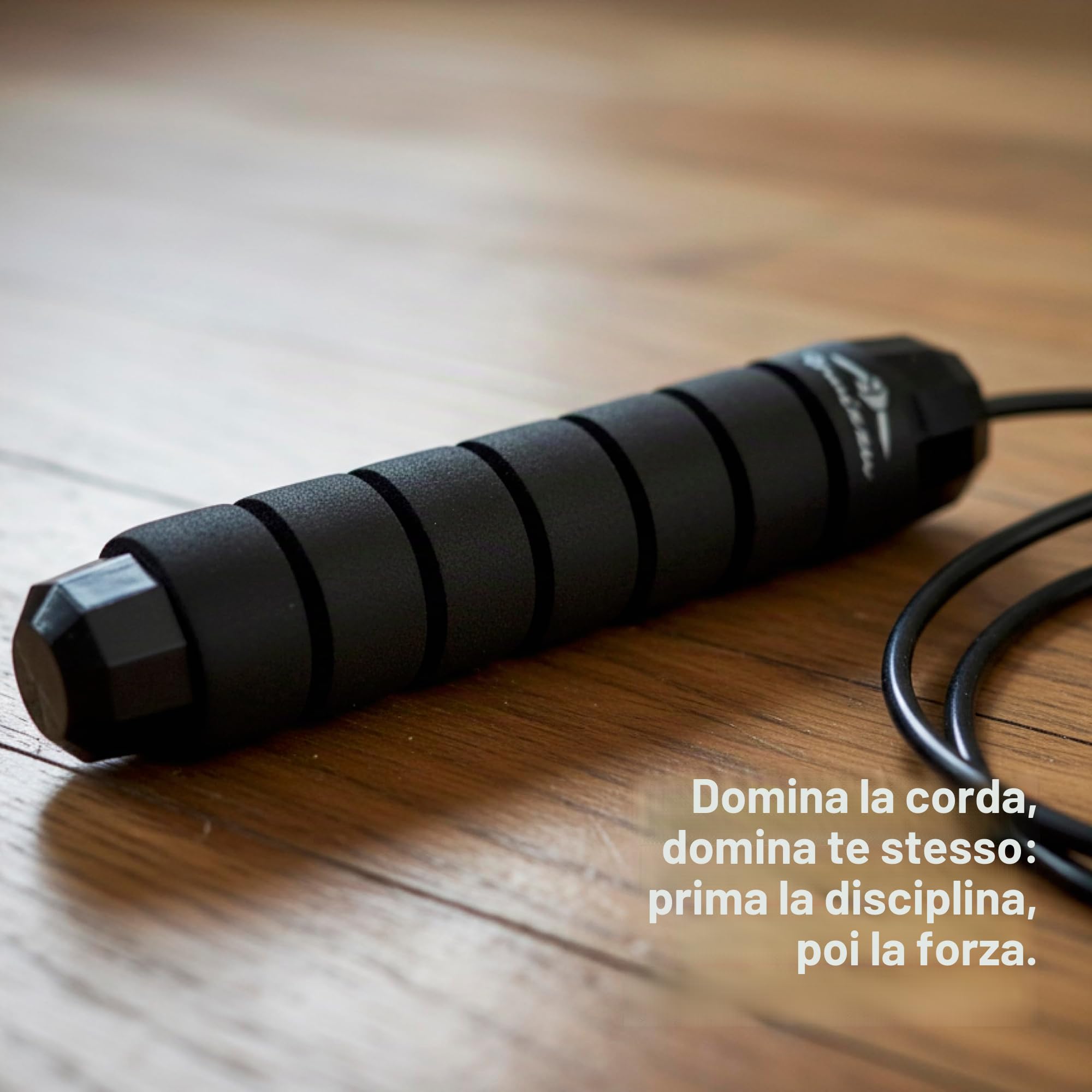 Corda per Saltare Regolabile Cavo Anti-Groviglio Impugnature Ergonomiche e Cuscinetti – 2 Asciugamani 1 Sacca da Trasporto e Confezione Regalo – Per Arti Marziali Boxe MMA CrossFit Cardio