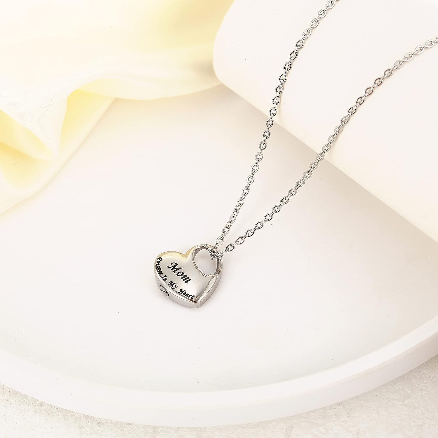 Miniatura 2 de VIUJUH Collar de urna de cremación para cenizas urna de joyería medallón tallado Forever in My Heart recuerdo de cenizas colgante conmemorativo