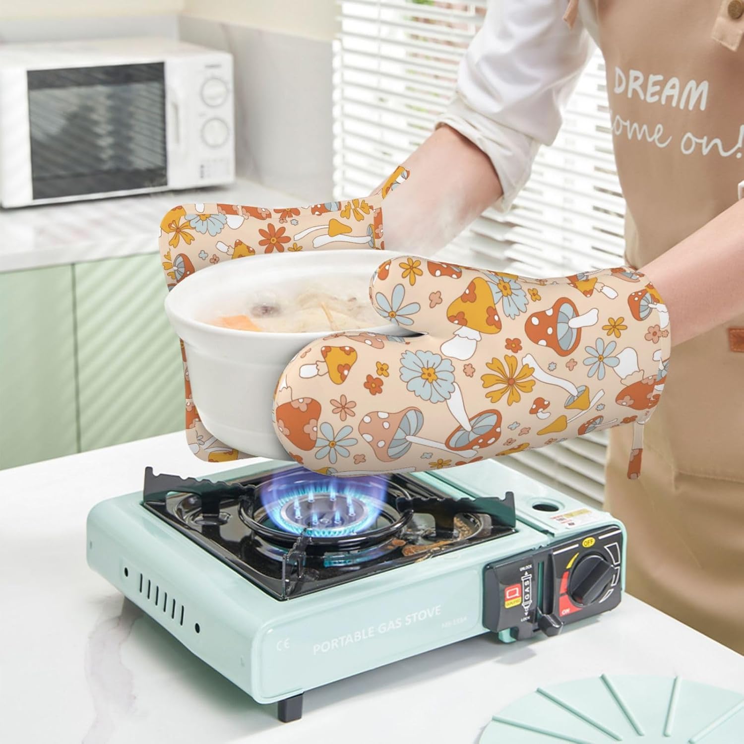 Retro 70s 60s Mushroom Oven Mitts Pot Holders Set Silicone Vintage Orange Flower Boho Floral Kitchen Oven Mitts Heat Resistant Potholders Non-Slip 4pcs Hot Pads and Oven Gloves Sets for BBQ