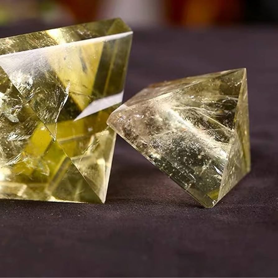 シトリン(黄水晶) ピラミッド 天然石 原石 AP117 天然水晶ピラミッド 黄水晶（シトリン）（黄金比）日本製