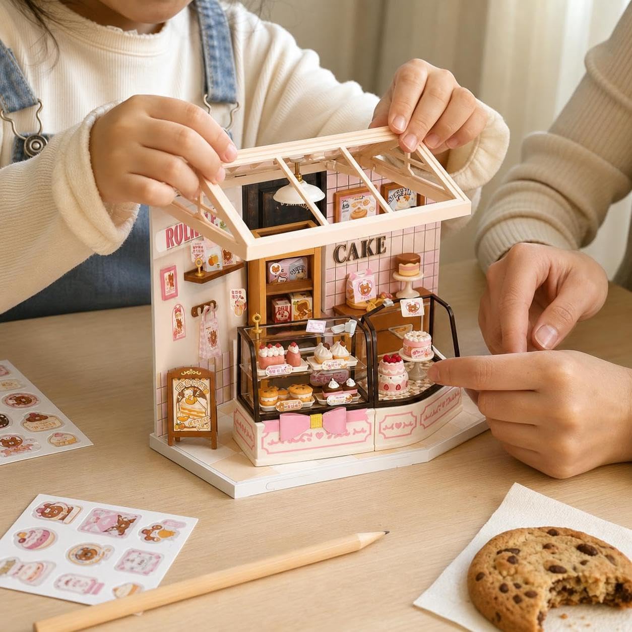Casa delle bambole in miniatura fai da te per bambini - modello modulare giocattolo - gioco creativo