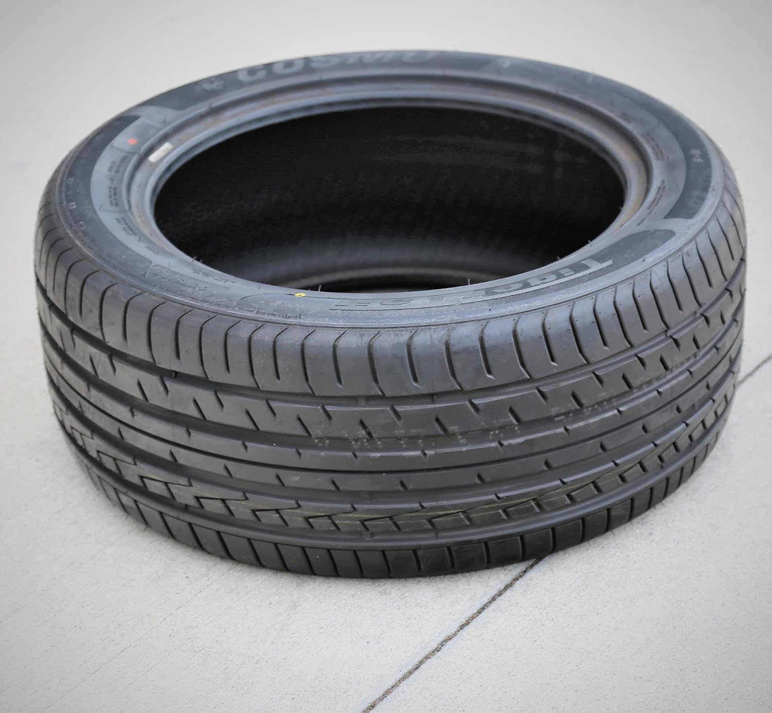 Cosmo Tires TigerTail All-Season Truck/SUV High Performance Radial Tire-275/40R20 275/40ZR20 275/40/20 275/40-20 106Y Load Range XL 4-Ply BSW Black Side Wall UTQG 360AA