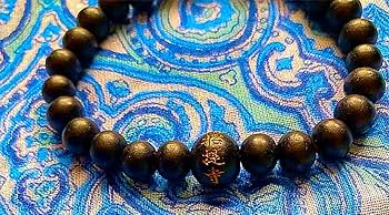 金運爆上げ　珍しい護摩祈祷の猛火に耐え燃え尽きない　強運の木製強運念珠 Amazon.co.jp: 金運爆上げ ！出羽三山 湯殿山 最高級 祈祷済み本