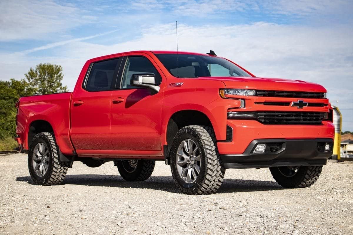Rough Country 3.5" Lift Kit w/M1 Struts for 19-24 Chevy Silverado 1500-29540