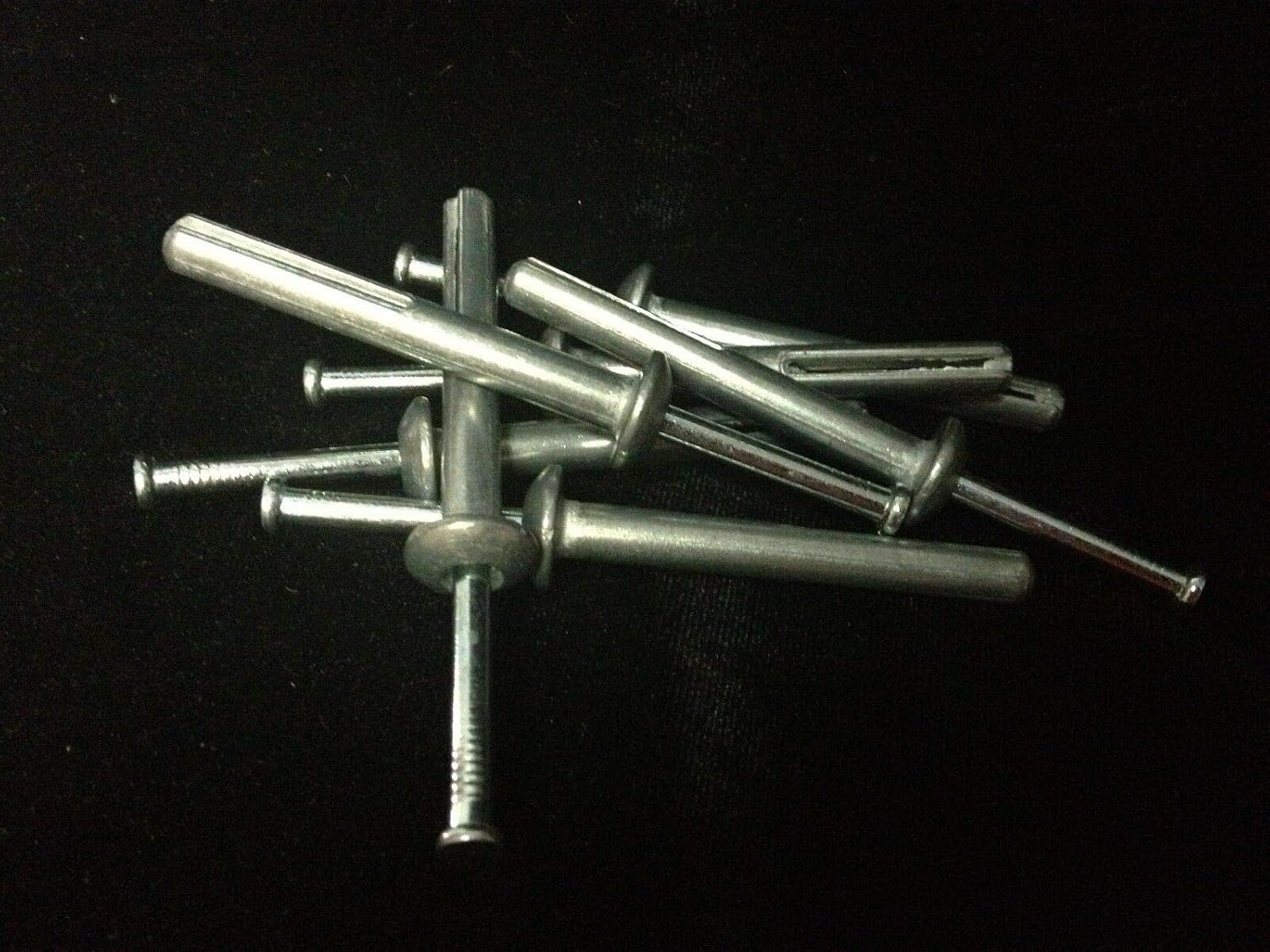 1/4" x 2" Hammer Drive Concrete Anchor - Zinc 50 Pcs Screw Anchors B2B