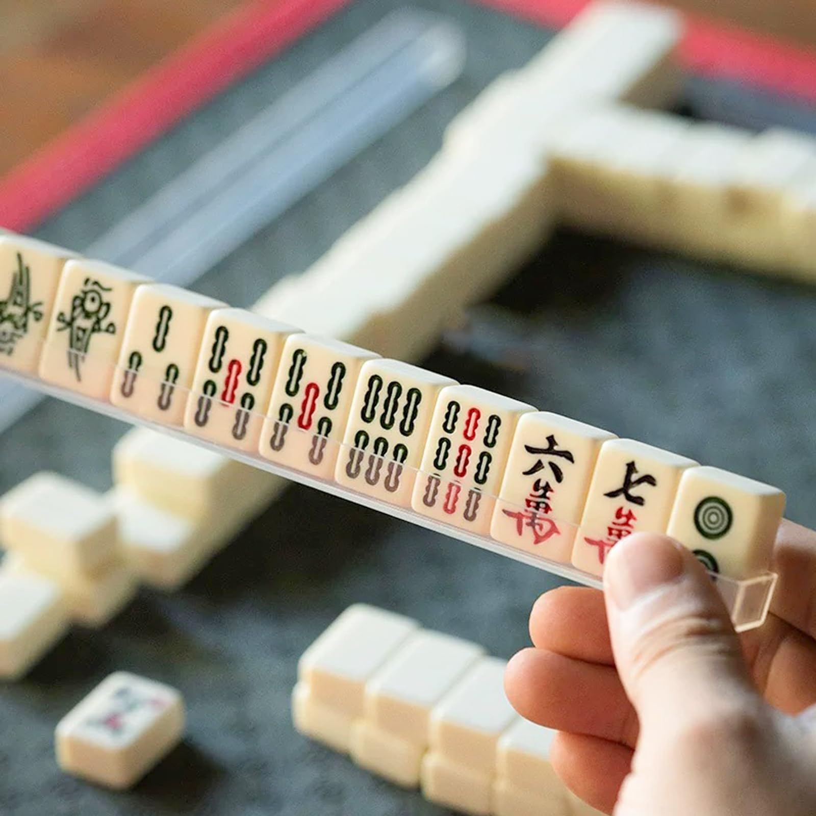 Zestaw Mini Mahjong 24 mm - Przenośna chińska gra stołowa Mahjong z 144 kafelkami, z 2 kostkami, idealna gra rodzinna do domu lub w podróży