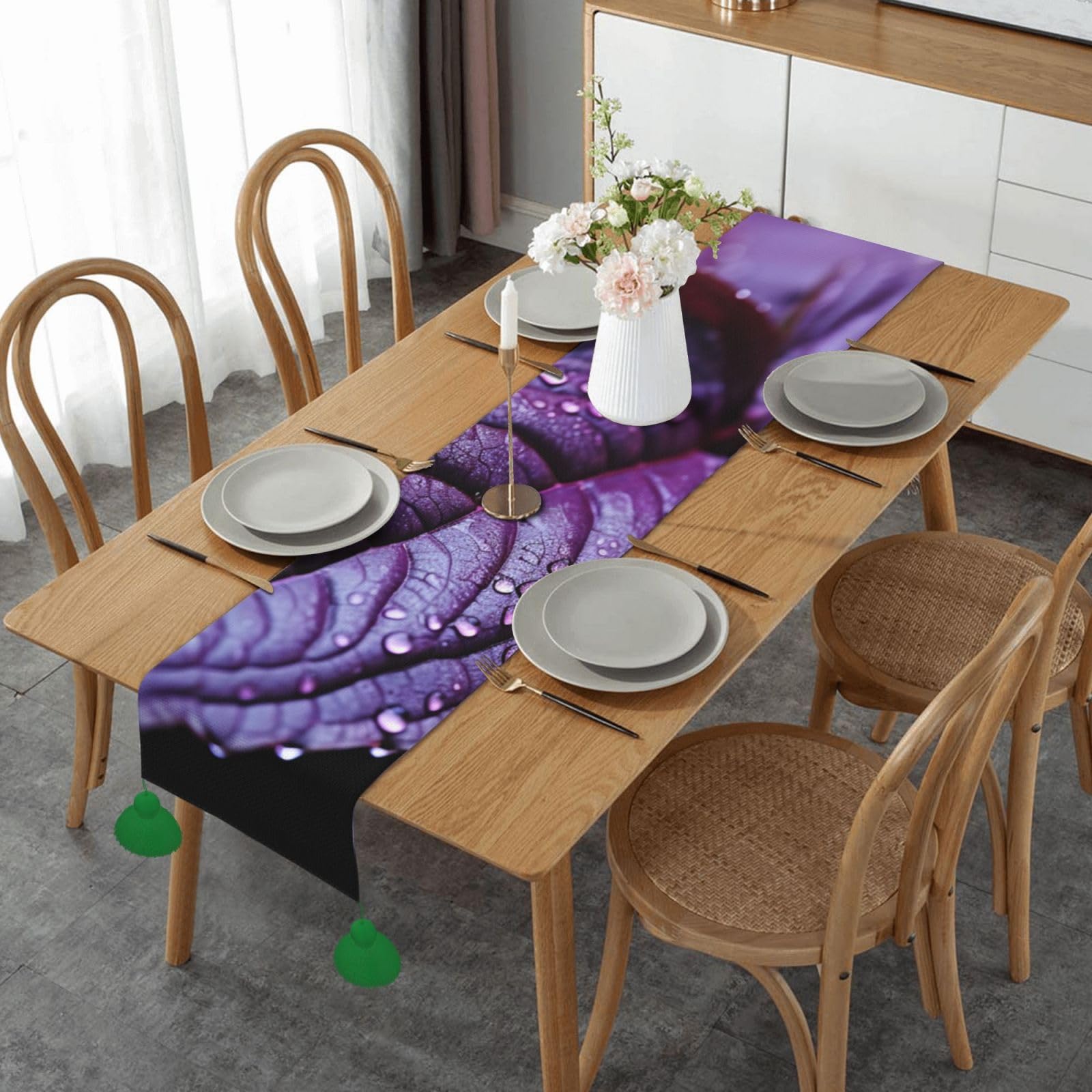 Chemin de table violet en coton ideal pour reussir la decoration d'un mariage