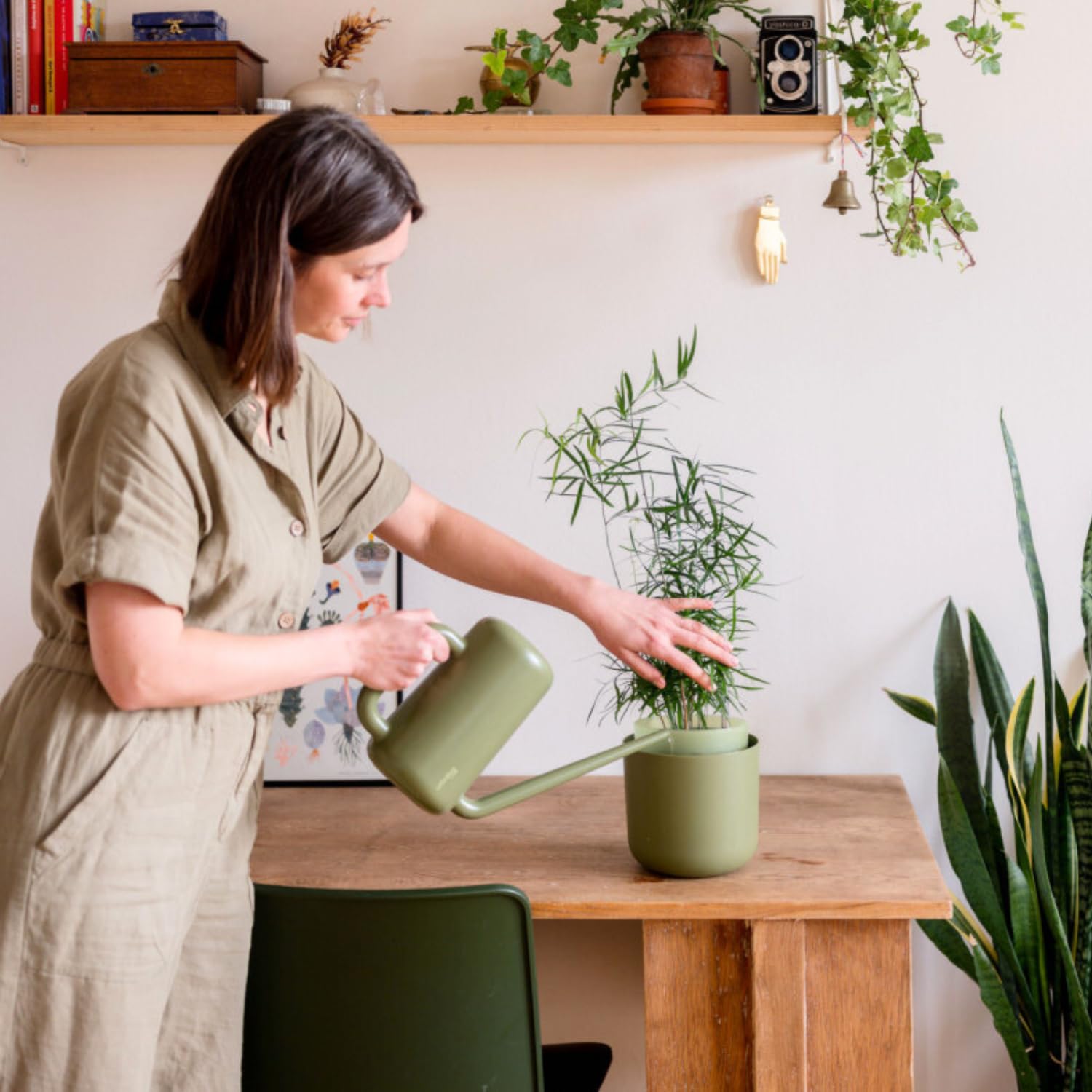 Plastia Regadera Pequeña para Plantas de Interior 1,8 L – Regadera Plantas con Pico Largo para Riego Fácil – Regaderas Jardín de Plástico, Verde