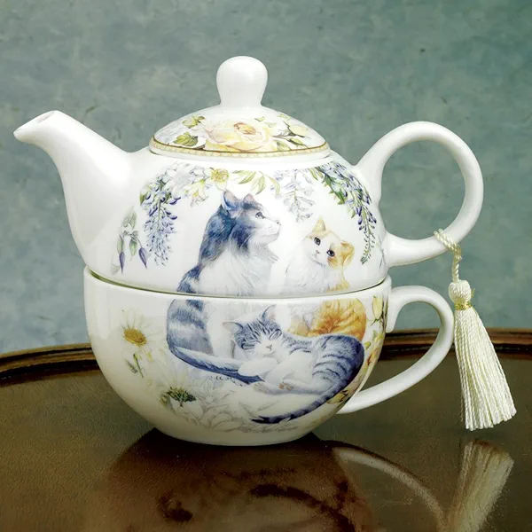 Bits and Pieces – Tea for One Porcelain Teapot & Cup Set – Decorative Tassel on Teapot Handle – Elegant Gift Box – Available in Peacock, Kitty & Owl Designs (Kitty)