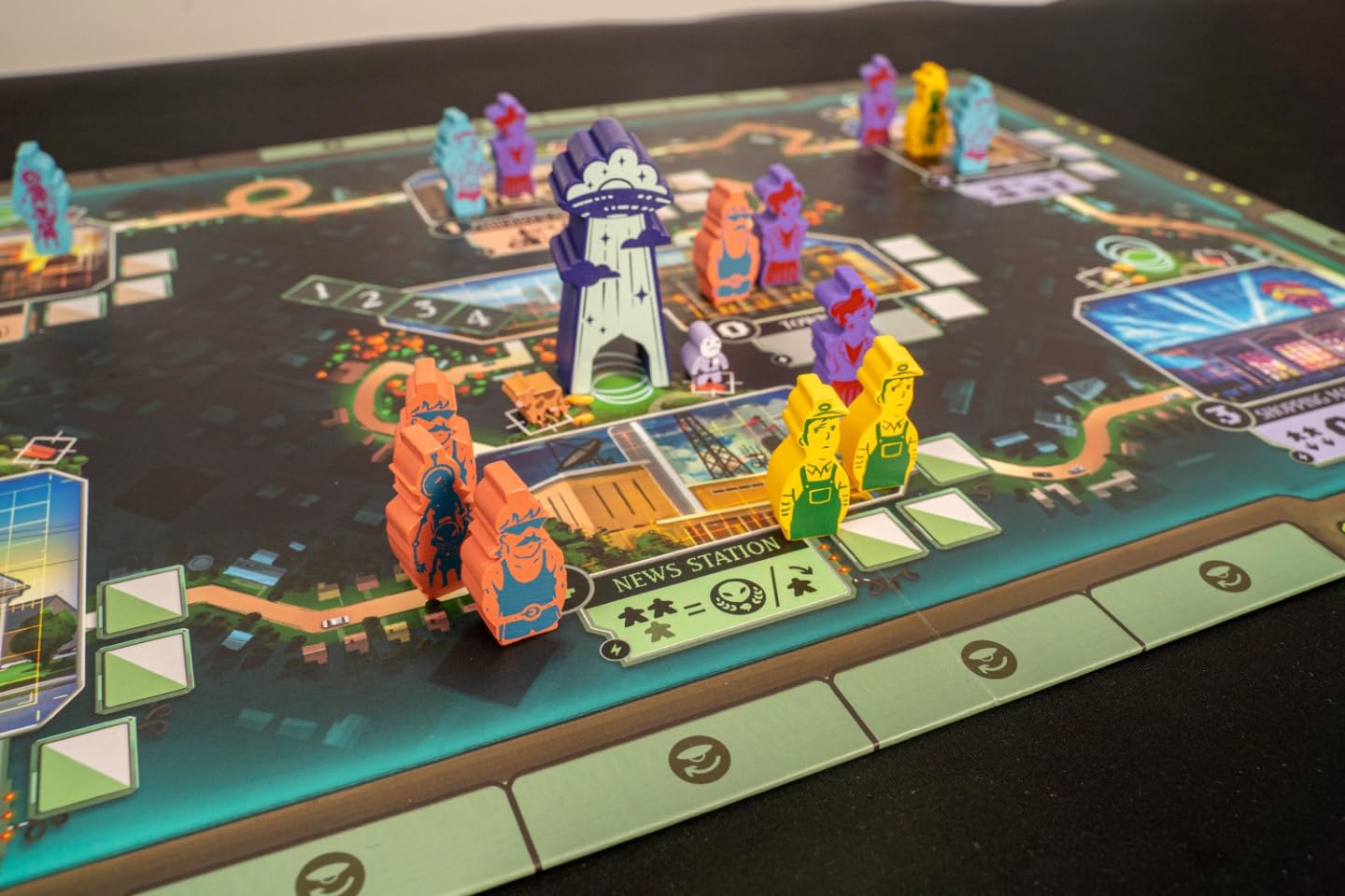 Bitewing Games | Silos | Jeu De Majorité avec Invasion Alien Cartes Événement Lieux Modulaires | 2–4 Joueurs | 45–60 Minutes