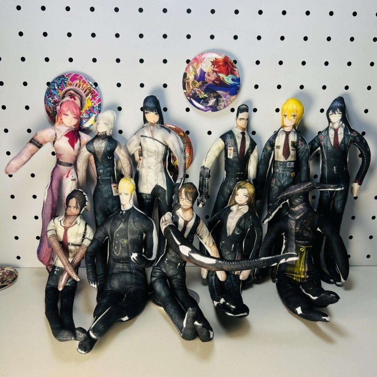 リンバスカンパニー　ドンキホーテ　グッズセット Amazon.co.jp: リンバスカンパニー ドンキホーテ アクスタ＆ピンバッジ