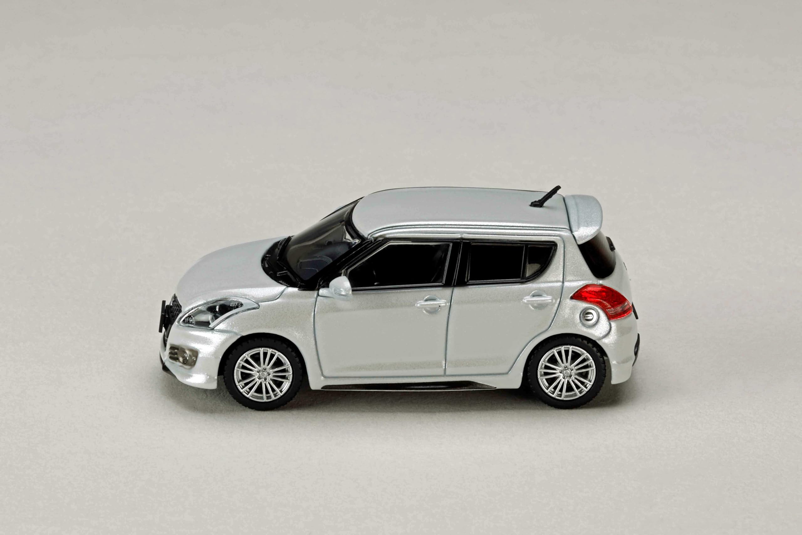 スズキ スイフトスポーツ ZC32S Amazon | 1/64 スズキ スイフトスポーツ (ZC32S) 純正オプション装着車