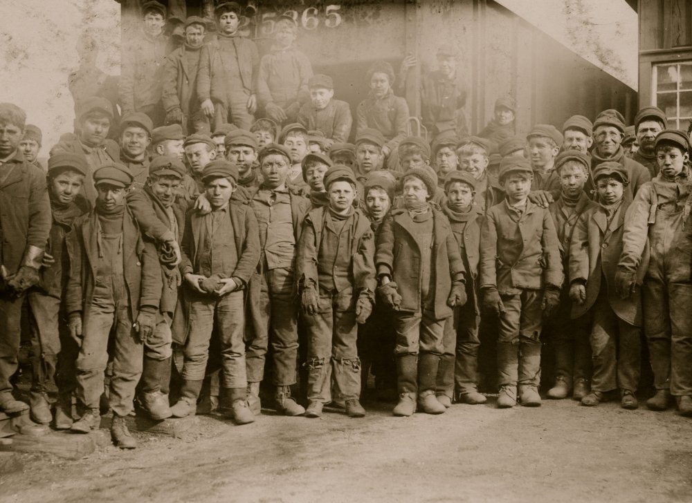 Breaker boys working in Ewen Breaker of Pennsylvania Coal Co Poster Print (18 x 24)