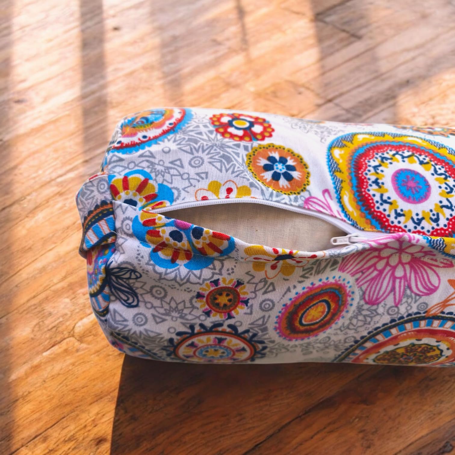 Cylindryczny bolster do jogi "Mandalas Maya" poduszka do jogi, zdejmowana i nadająca się do prania poszewka, wypełnienie z organicznej piłki orkiszowej, uchwyt do noszenia, 62 x 20 cm