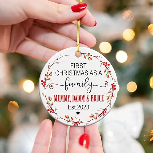 Miniatura 5 de Adorno de cerámica personalizado para la primera Navidad como una familia de tres 2023, adorno de Navidad personalizado para la primera Navidad como