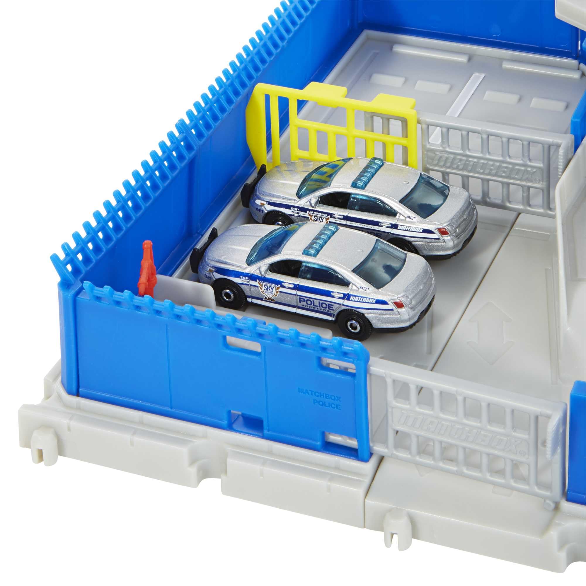 Matchbox Action Drivers Coffret Poste De Police avec Sons Et Lumières, 1 Hélicoptère Et 1 Voiture De Police Ford, Jouet Enfant, Dès 3 Ans, HHW22