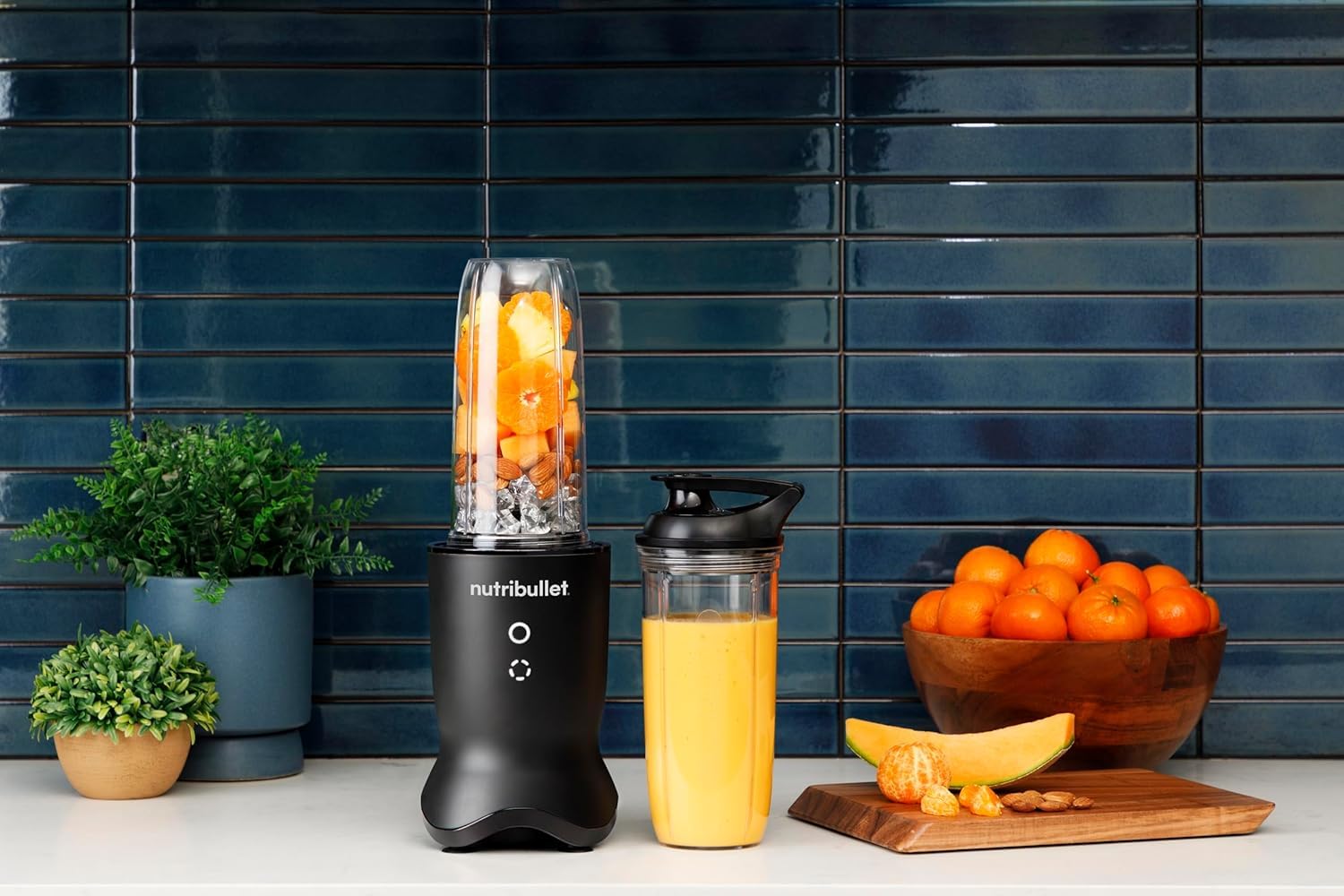 nutribullet Ultra NB1206MB, Personal Blender, Lames en Acier Inoxydable, Blender à Smoothie, 2 Tasses en Tritan de 900ml et 700ml, 1200W, Noir mat