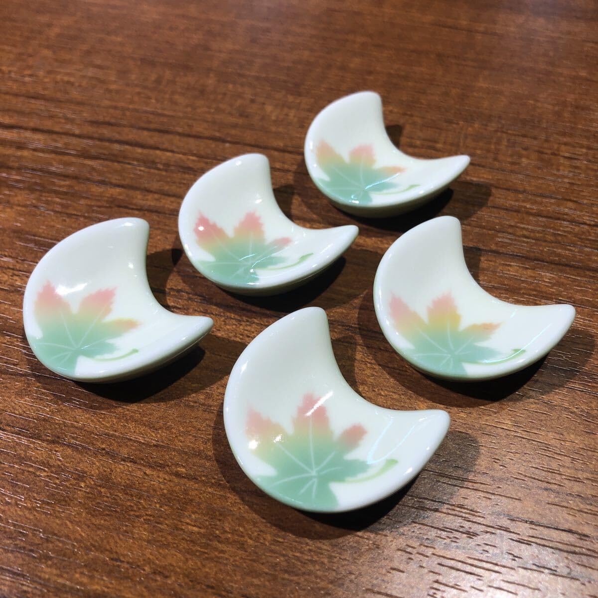 深川製磁　箸置き　紅葉 Amazon.co.jp: 〈〉深川製磁 箸置き グリーン楓 紅葉 楓 もみじ かえで