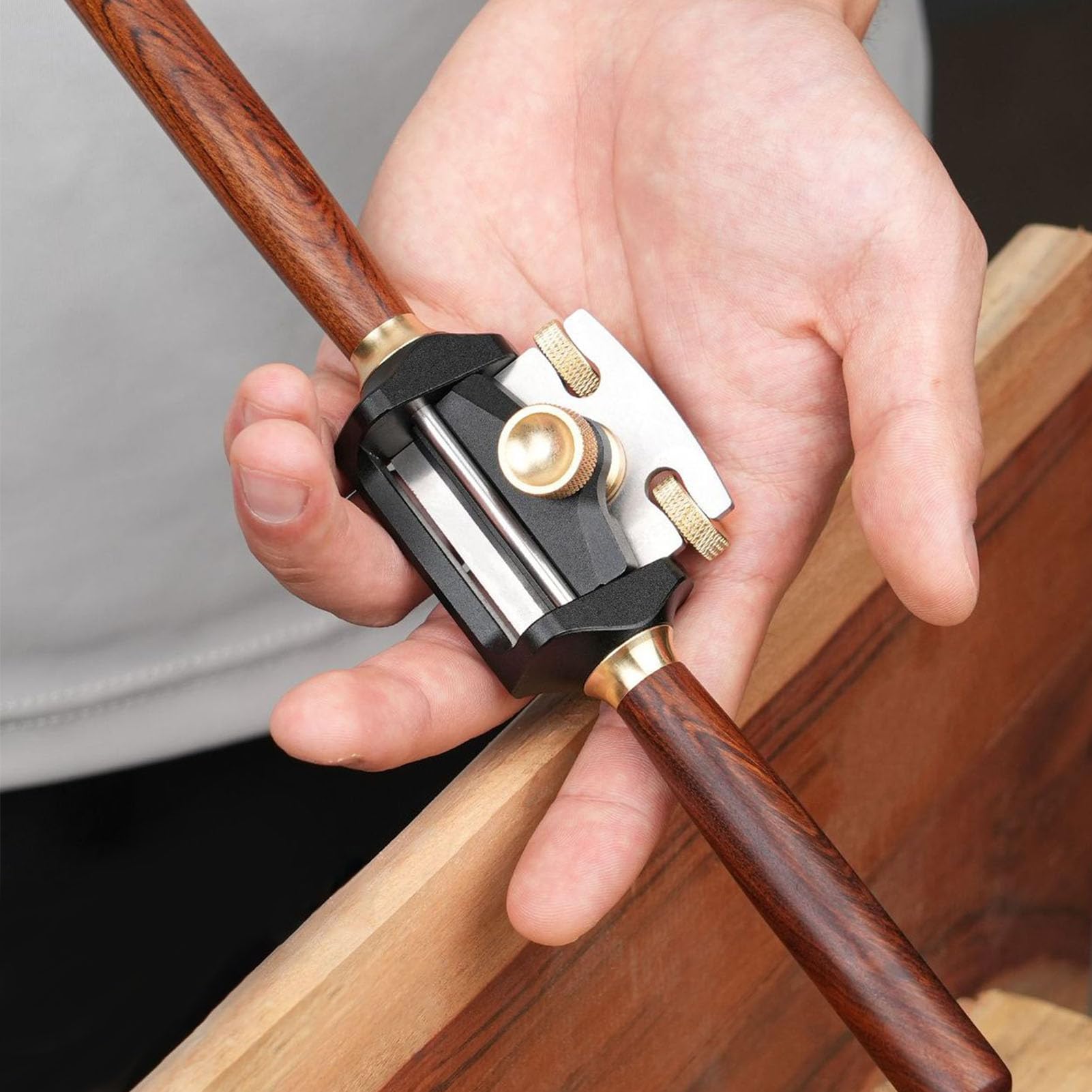 Rabot spokeshave réglable à base plate, lame 42 mm en 440C, corps en alliage d’aluminium avec vis en laiton et poignée en palissandre pour travail du bois