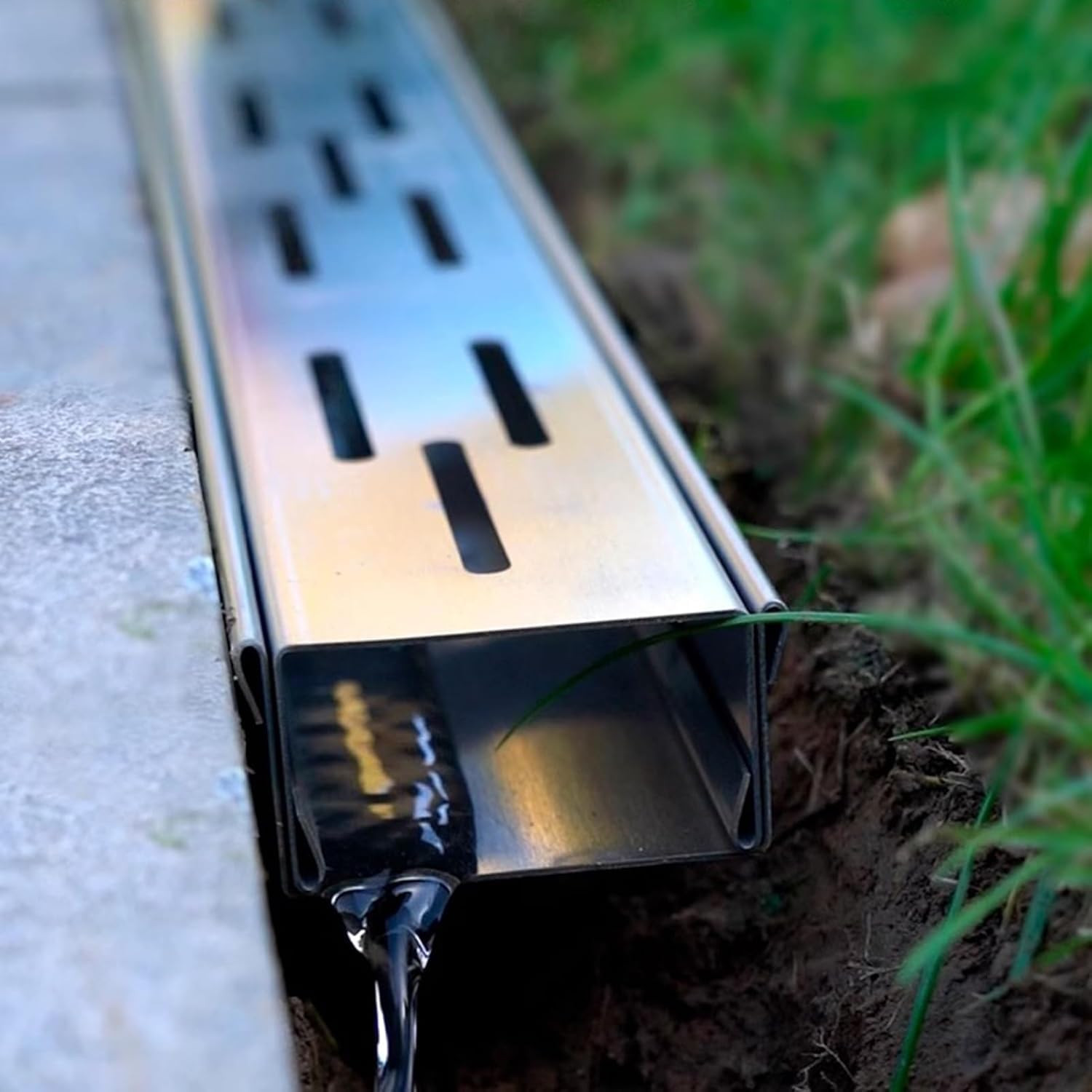 Rynna drenażowa do cienkiego patio, zestaw odpływowy do rowów ogrodowych ze stali nierdzewnej na podwórko, rozdzielacz wody do rynn drenażowych, 25 × 10 × 4 cm