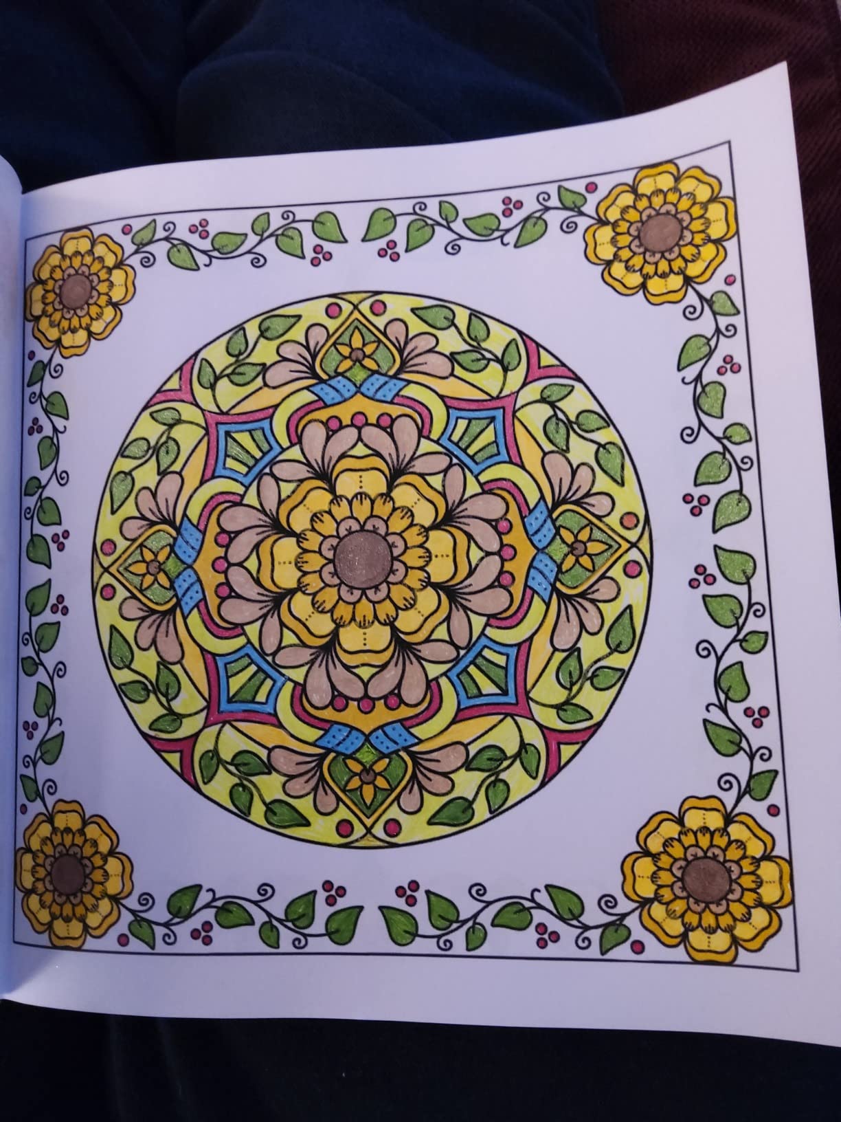 Amazon | Mandalas With Beautiful Borders: A coloring book featuring 40 ...