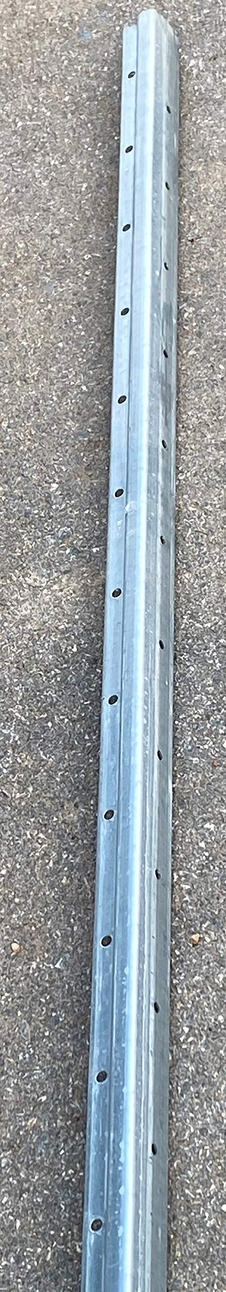 Poste galvanizado espaldera Extremo (resitente y cuadrado), medida 2.2 metros X 2mm. Pack de 3uds