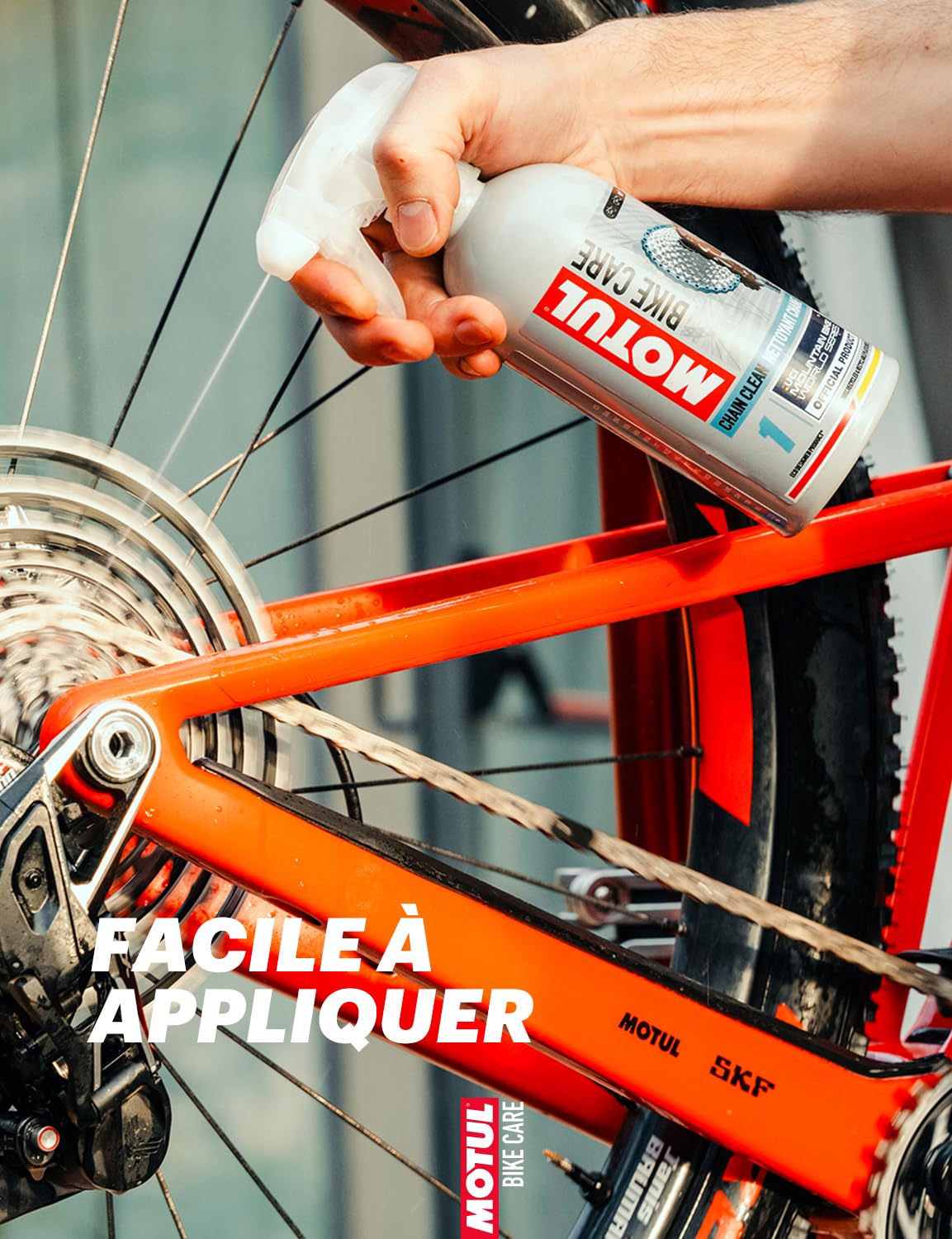Motul - Kit Nettoyant Chaîne VTT en Spray - Dégraissant Sans Solvant 500 ml + Lubrifiant Chaîne Pour Conditions Humides - Anti Usure - Haute Résistance à l'Eau et à la Rouille 100 ml