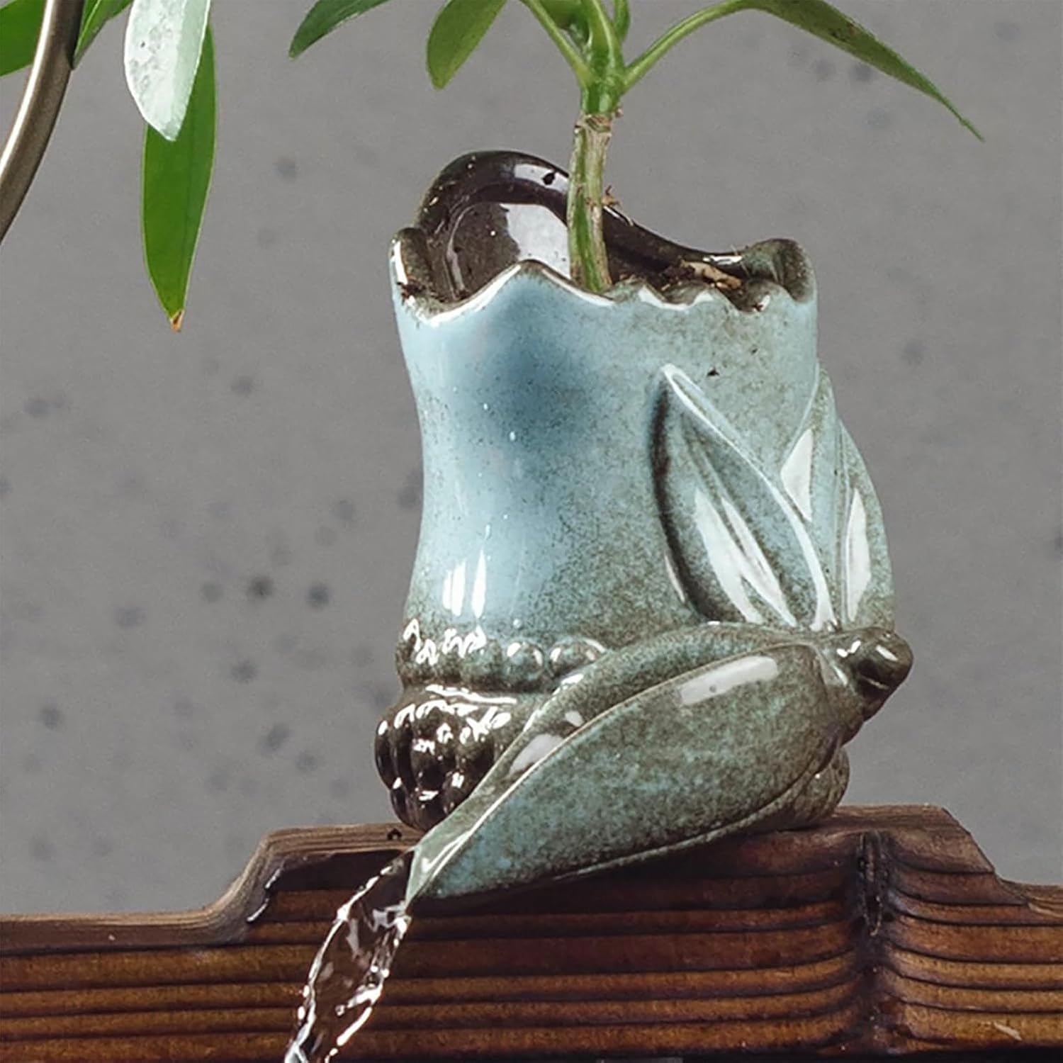 Pond Spitter, Ceramic Jug Water Fountain, Garden Outdoor Water Feature Planter, Garden Decor Water Spray Sprinkler, Eye-catching Design for Home and Landscape