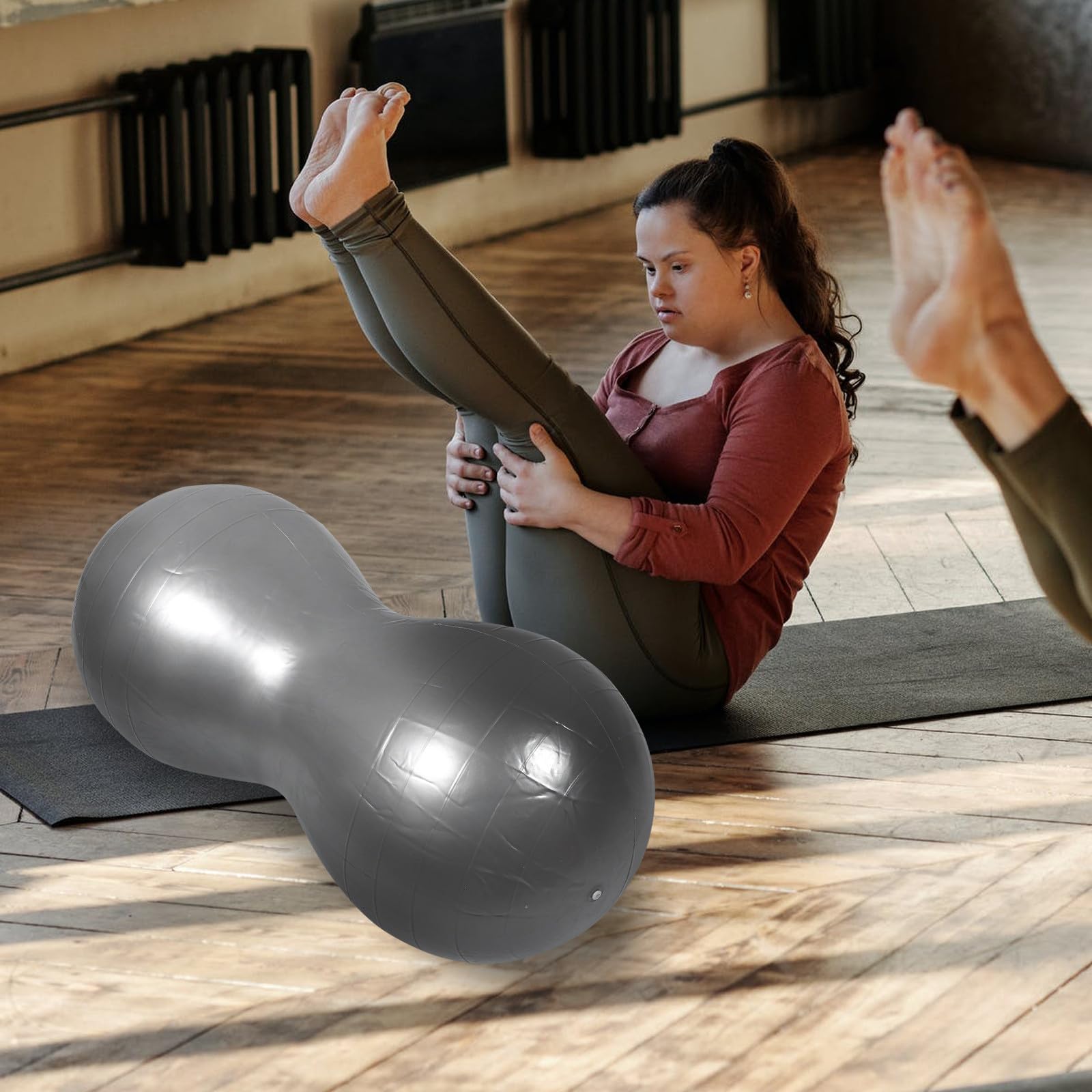 Verdickter Aufblasbarer Yogaball aus PVC mit Anti Platz Schutz Tragbarer Erdnuss Gymnastikball für Massage und Yoga mit Luftpumpe 1 Satz