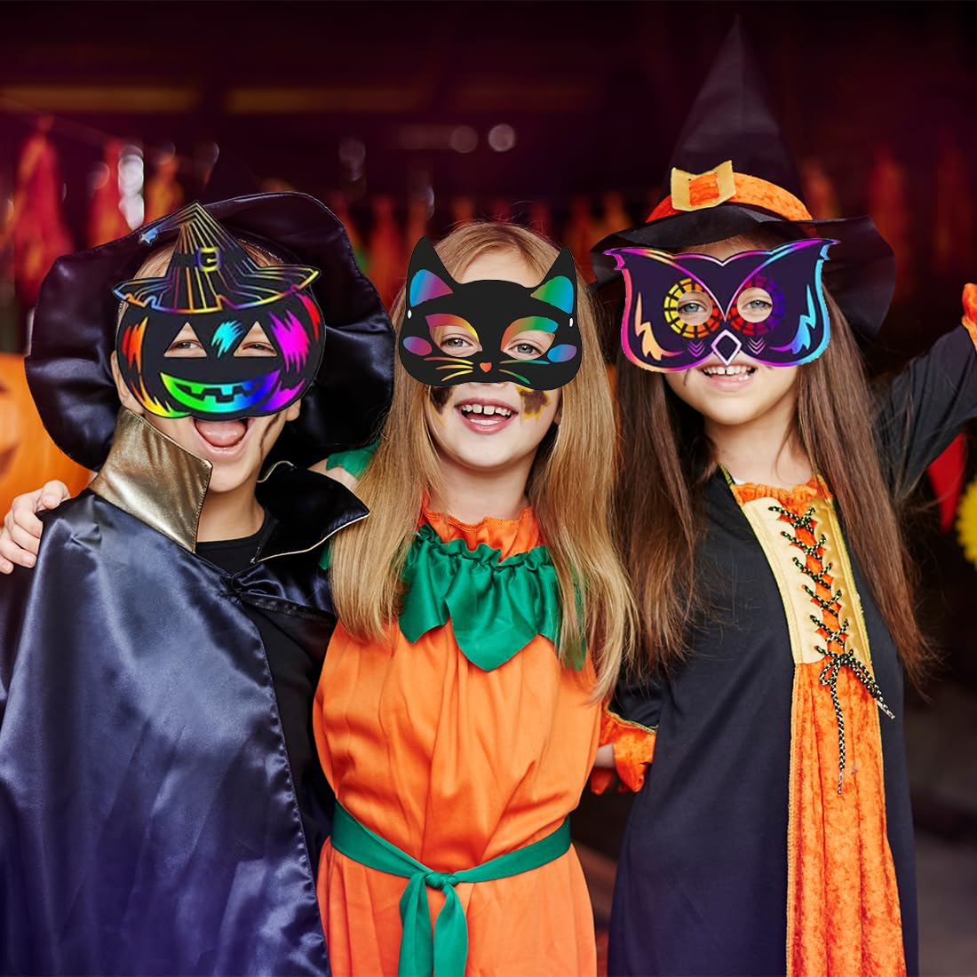 Wishstar 24 sztuki obrazków do zdrapywania na Halloween, maseczki do zdrapywania dla dzieci, maski na Halloween, zestaw do majsterkowania DIY z elastycznymi sznurkami i drewnianymi rylcami, dekoracja