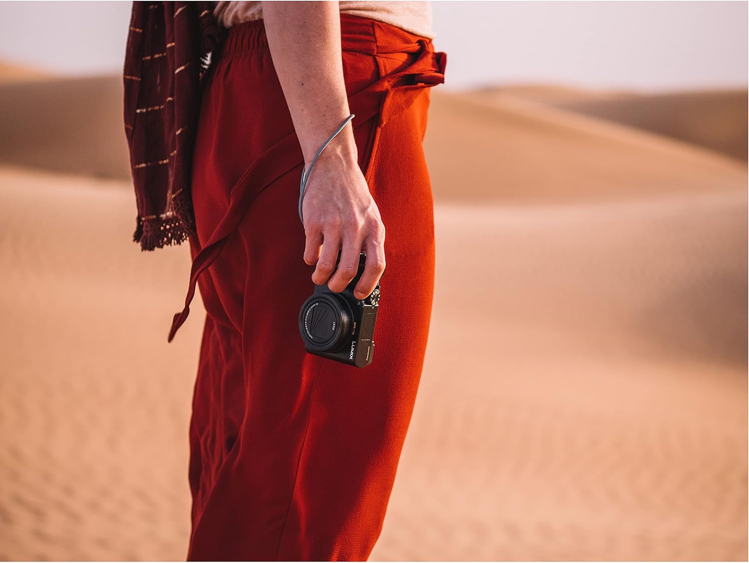 Panasonic LUMIX DC-TZ200DEGS Fotocamera Digitale Compatta con Sensore MOS da 20,1 MP, Registrazione Video 4K 24P e 30P, da Viaggio, Obiettivo Zoom Leica Ottico 15X, Argento