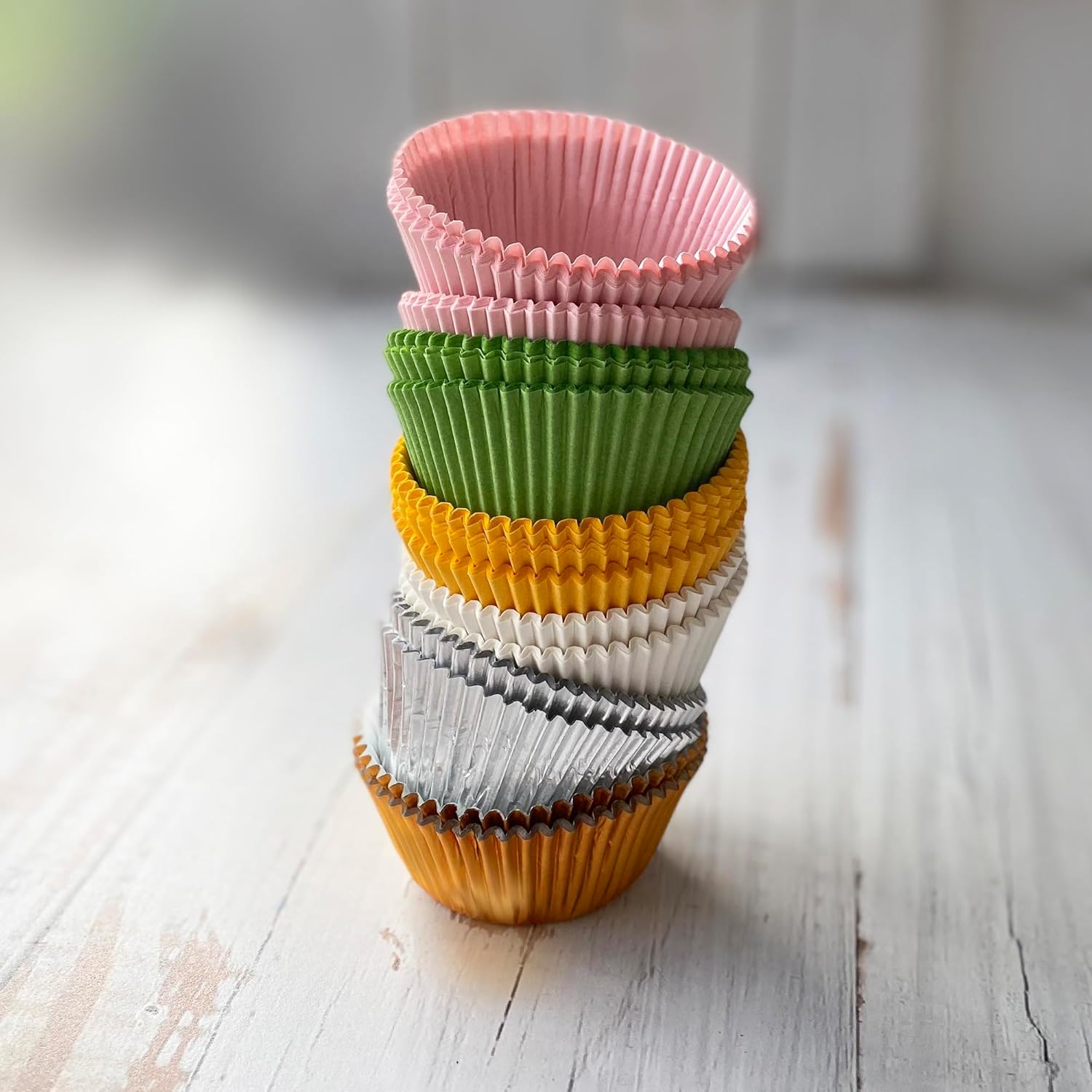 R&M Assorted Cupcake Liners, Standard Size – 250-Pack Baking Cups for Cupcakes, Muffins, Candy & Hot Chocolate Bombs