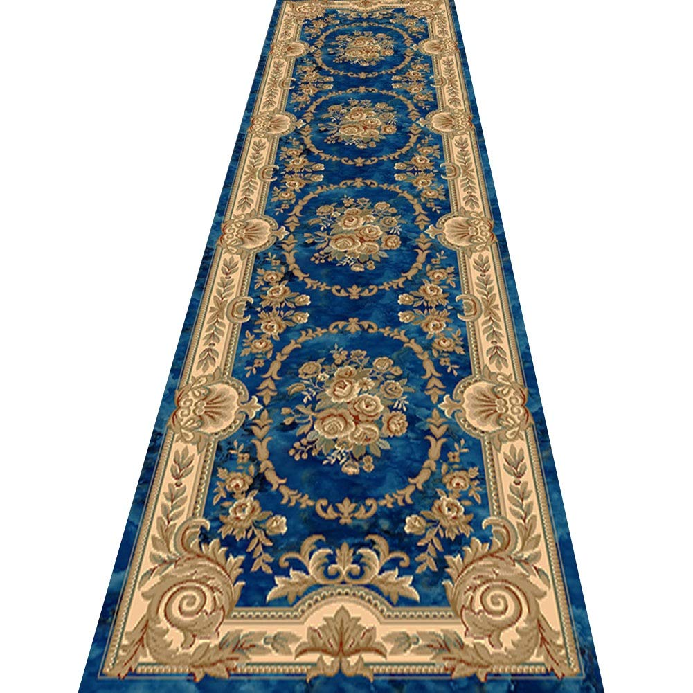 Tapis de passage d'allée confortable pour habiller le sol devant une table basse