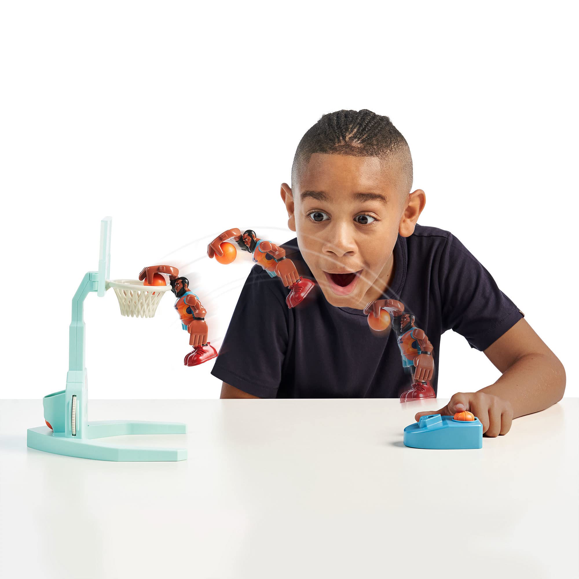 Space Jam New Legends Lebron Playset con 1 Mini Personaje para Reproducir los tiros de Lebron del fim Space Jam para niños a Partir de 4 años, Juguetes Preziosi PCE04010