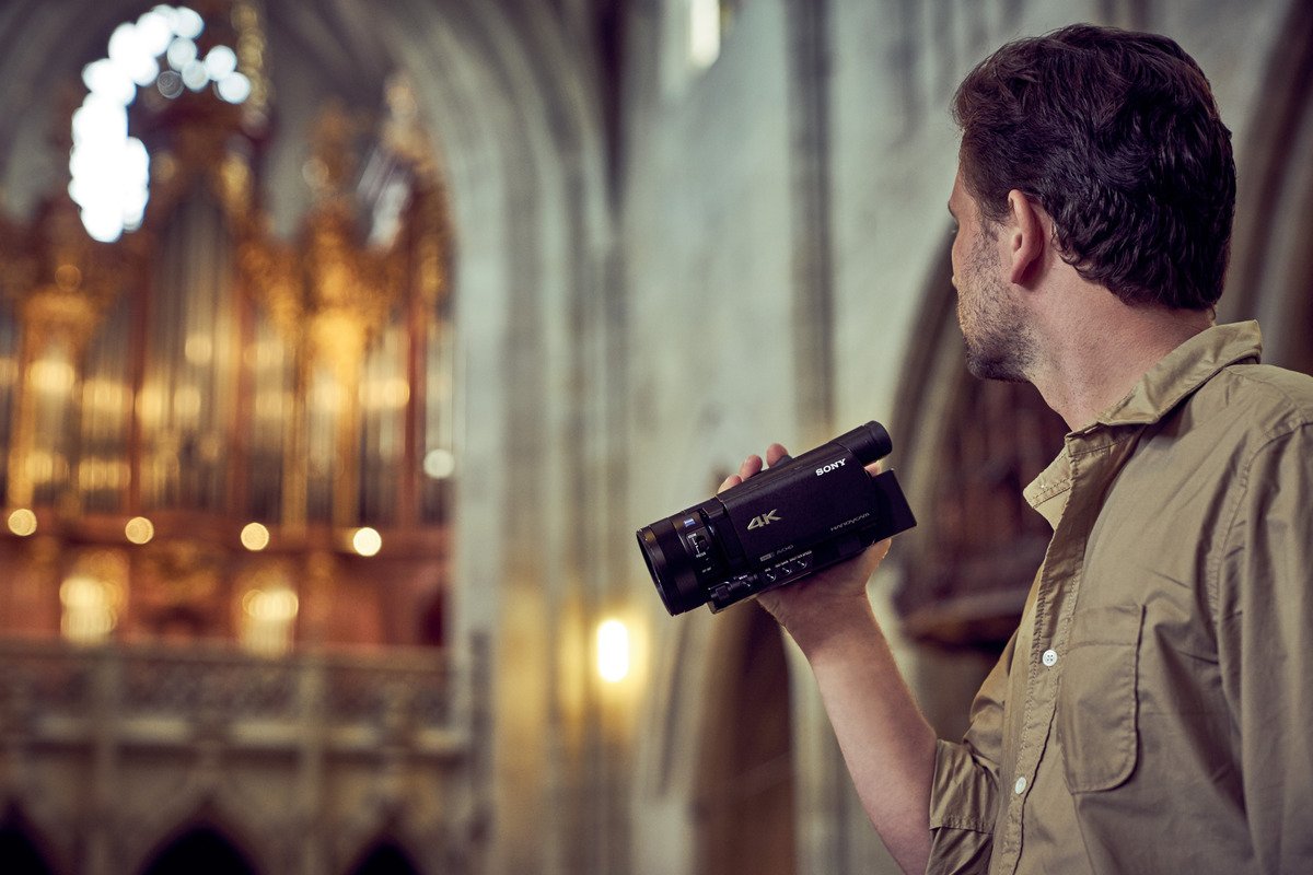 Sony FDR-AX700 Caméscope 4K HDR avec autofocus à détection de phase ultra-rapide Noir