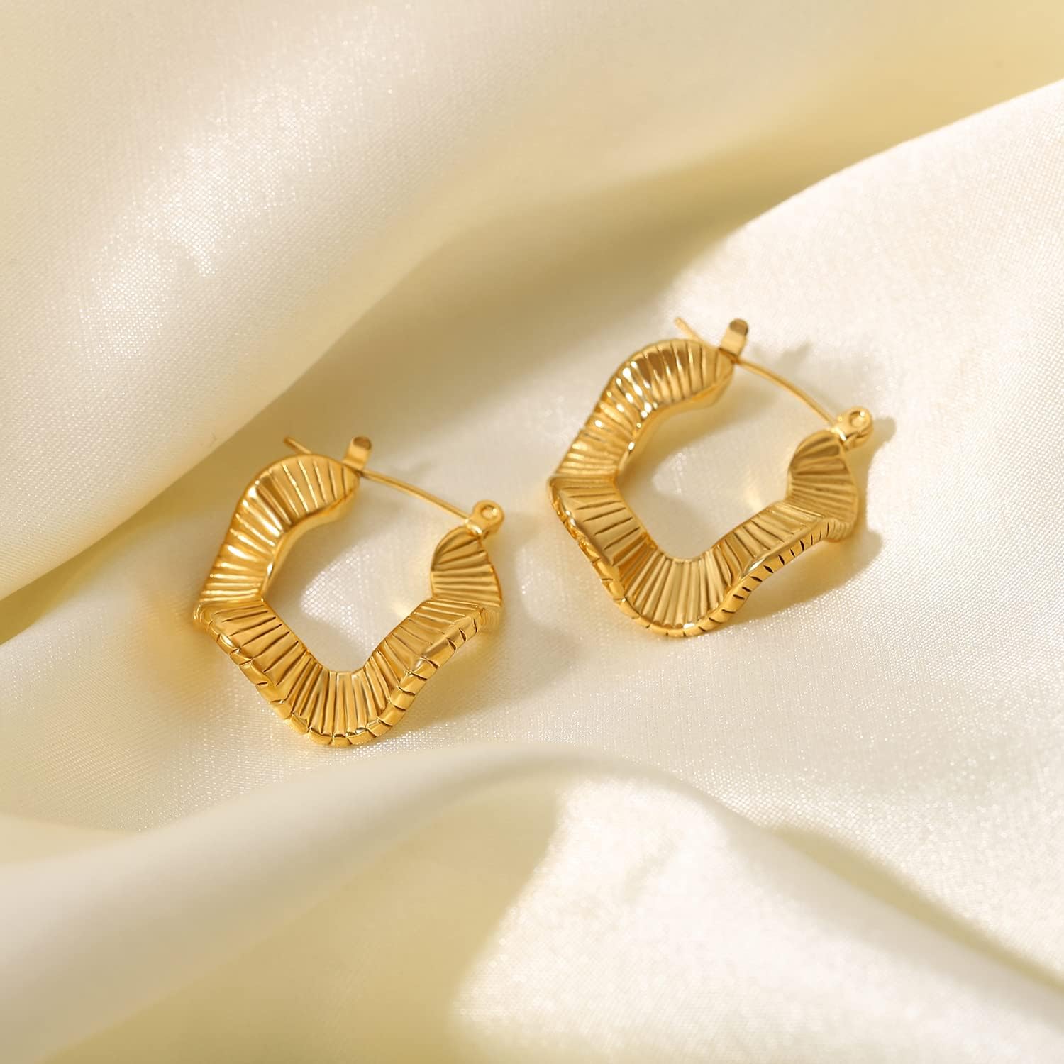 8YEARS Chunky Gold Hoop Earring for Women, 18K Gold Plated Lightweight Thick Hoops, Hypoallergenic Trendy Jewelry for Gift - Image 5