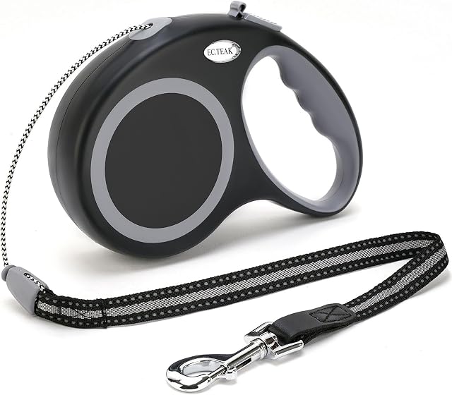 Une laisse rétractable pour chien, 30 FT Plongée de randonnée pour chiens de petite taille moyenne jusqu'à 110 lbs, poids lourd sans angle, noir