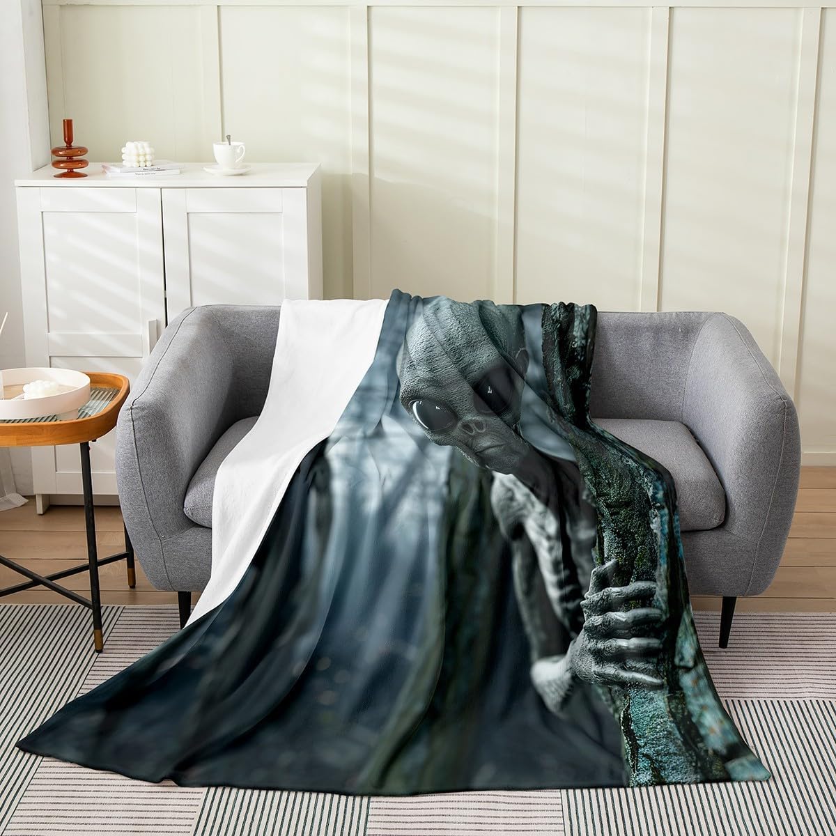 Alien Printed Fleece Throw Blanket Outer Space Flannel Blanket Spacecraft Bed Blanket for Couch or Bed 3D Alien Blanket Soft Warm Lightweight for Kids Adults Women Gift,Throw(50x60 Inches)